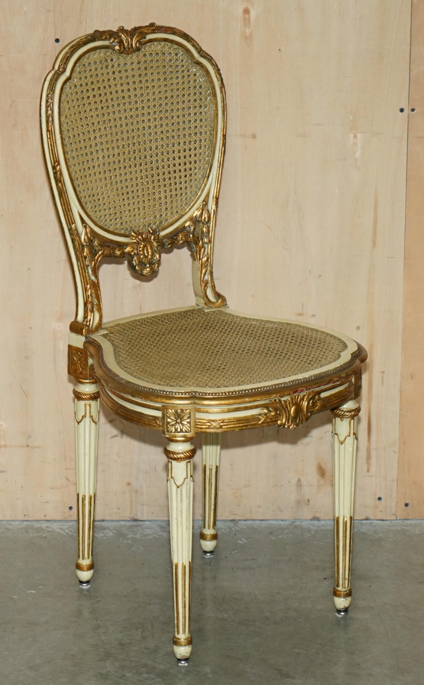 Royal House Antiques

Royal House Antiques ist erfreut, dieses außergewöhnliche Set von vier erhabenen Louis XVI Französisch geschnitzten Giltwood und Doppel Caned Bergère Beistellstühle zum Verkauf anbieten 

Bitte beachten Sie die Liefergebühr