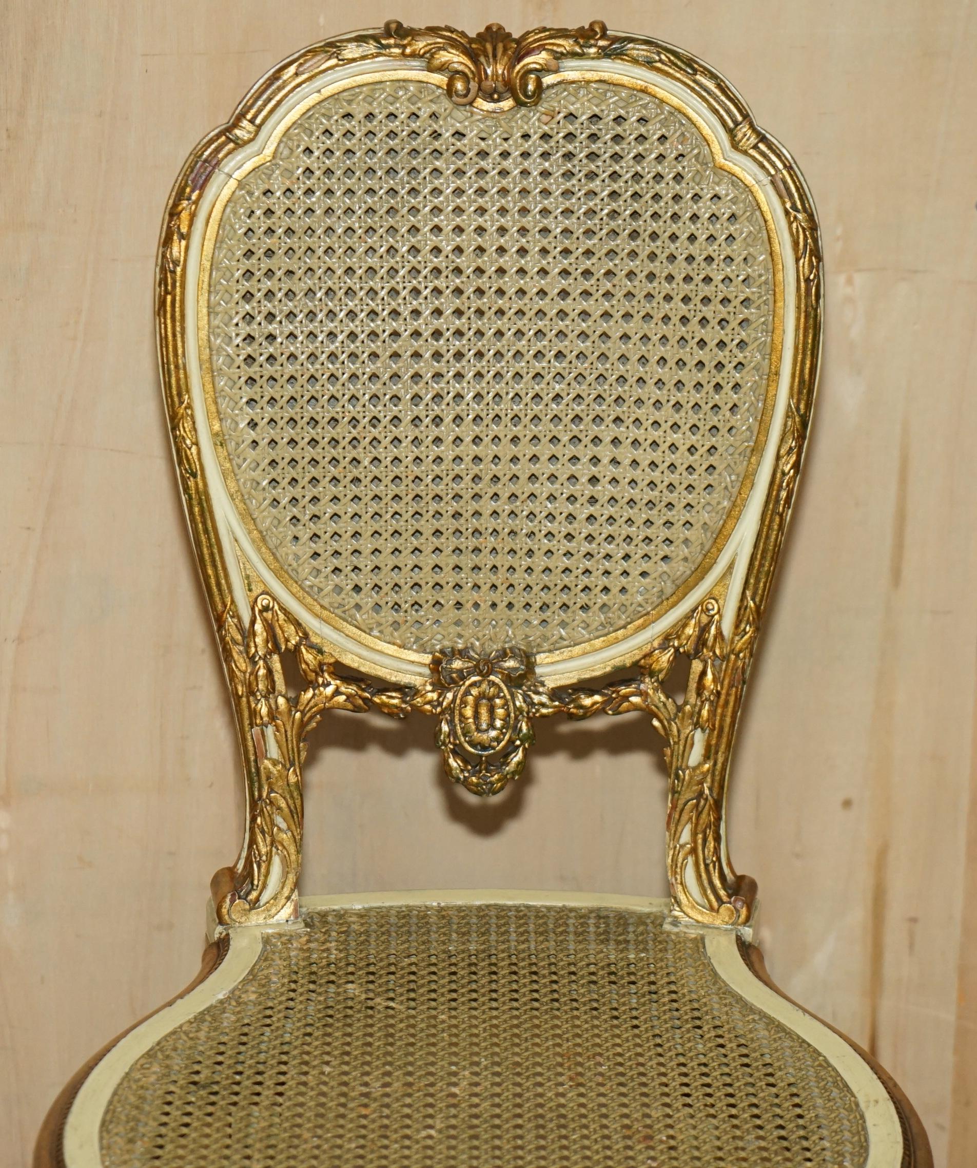 VIER AUSSERGEWÖHNLICHE LOUIS XVI. FRANZÖSISCH GILTWOOD DOPPELKÖNIGLICHE BERGERE SIiDE STÜHLE im Angebot 12