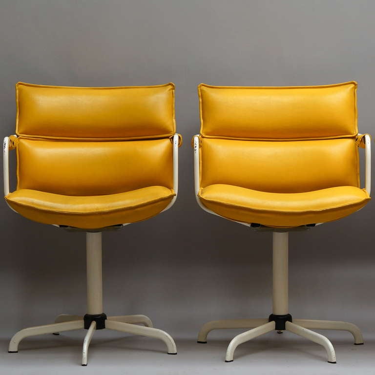 20th Century Four Swivel Armchairs in Yellow Leather and White Base For Sale