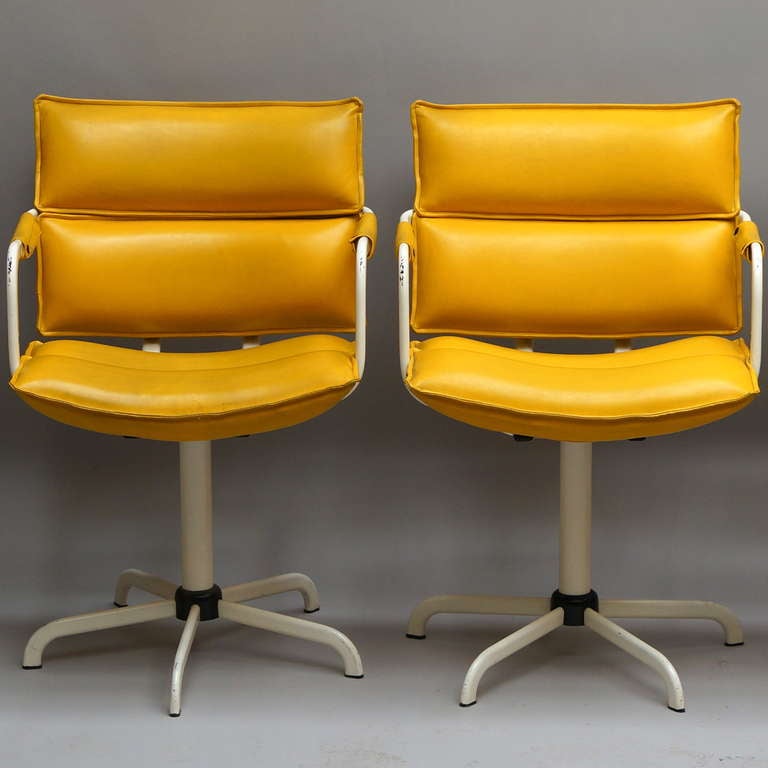 Four Swivel Armchairs in Yellow Leather and White Base For Sale 1