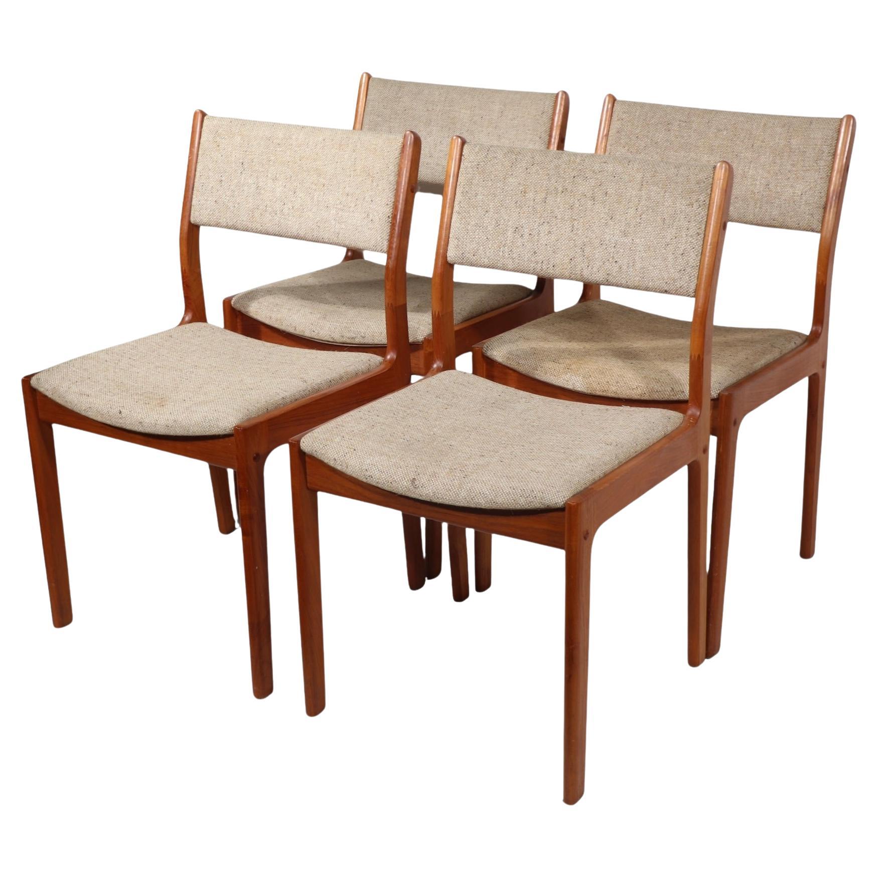 Vier Teakholz  Danish Style Mid Century Dining Chairs von D Scan c 1950/1960's 