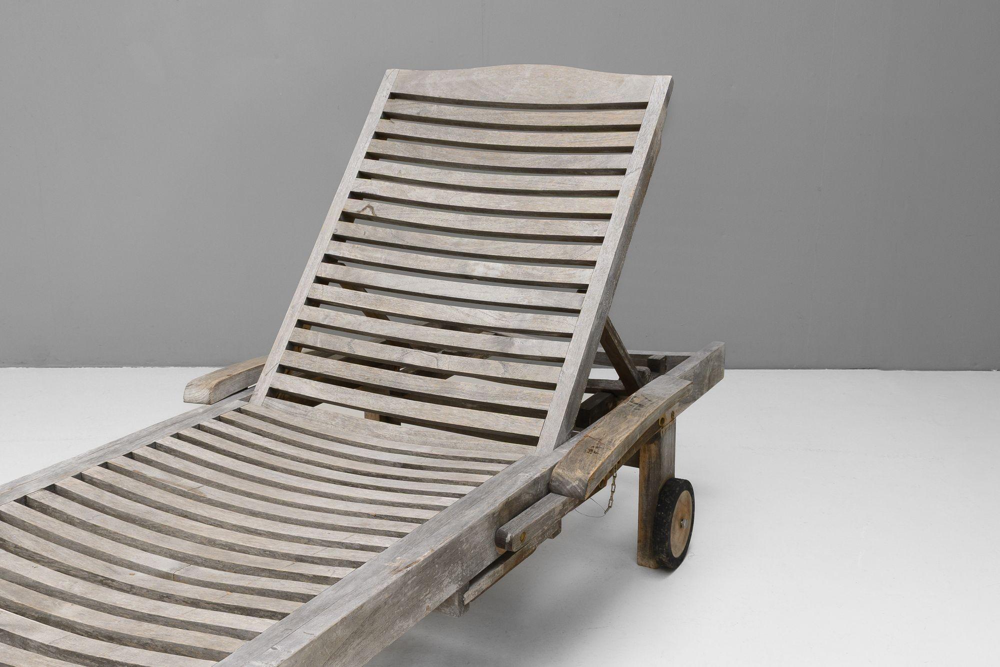 Quatre chaises longues en teck en vente 3