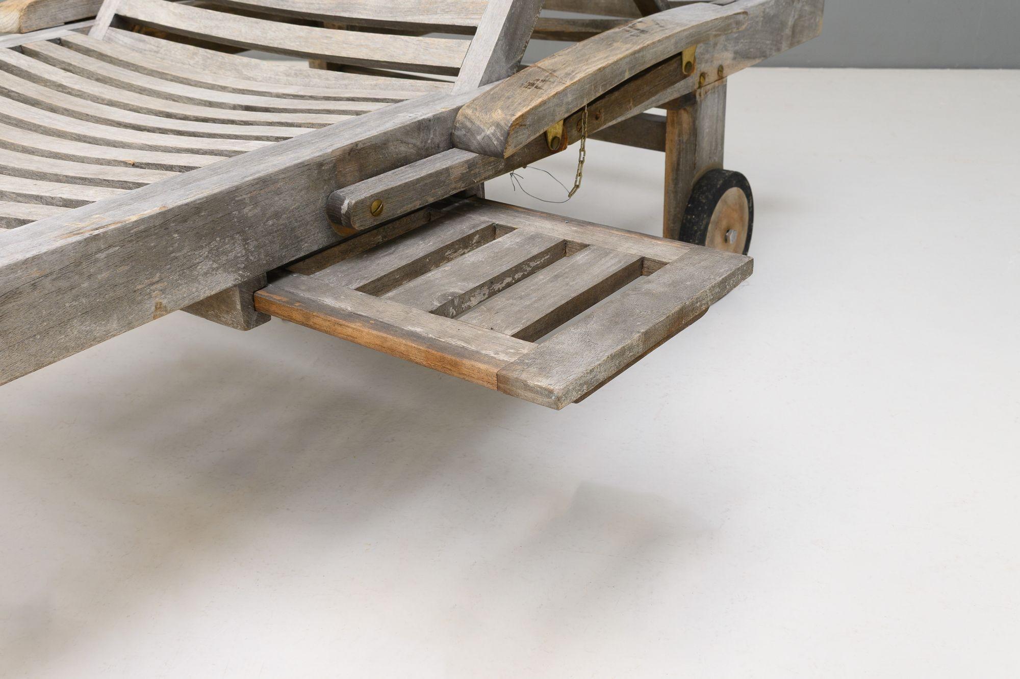 Quatre chaises longues en teck en vente 5