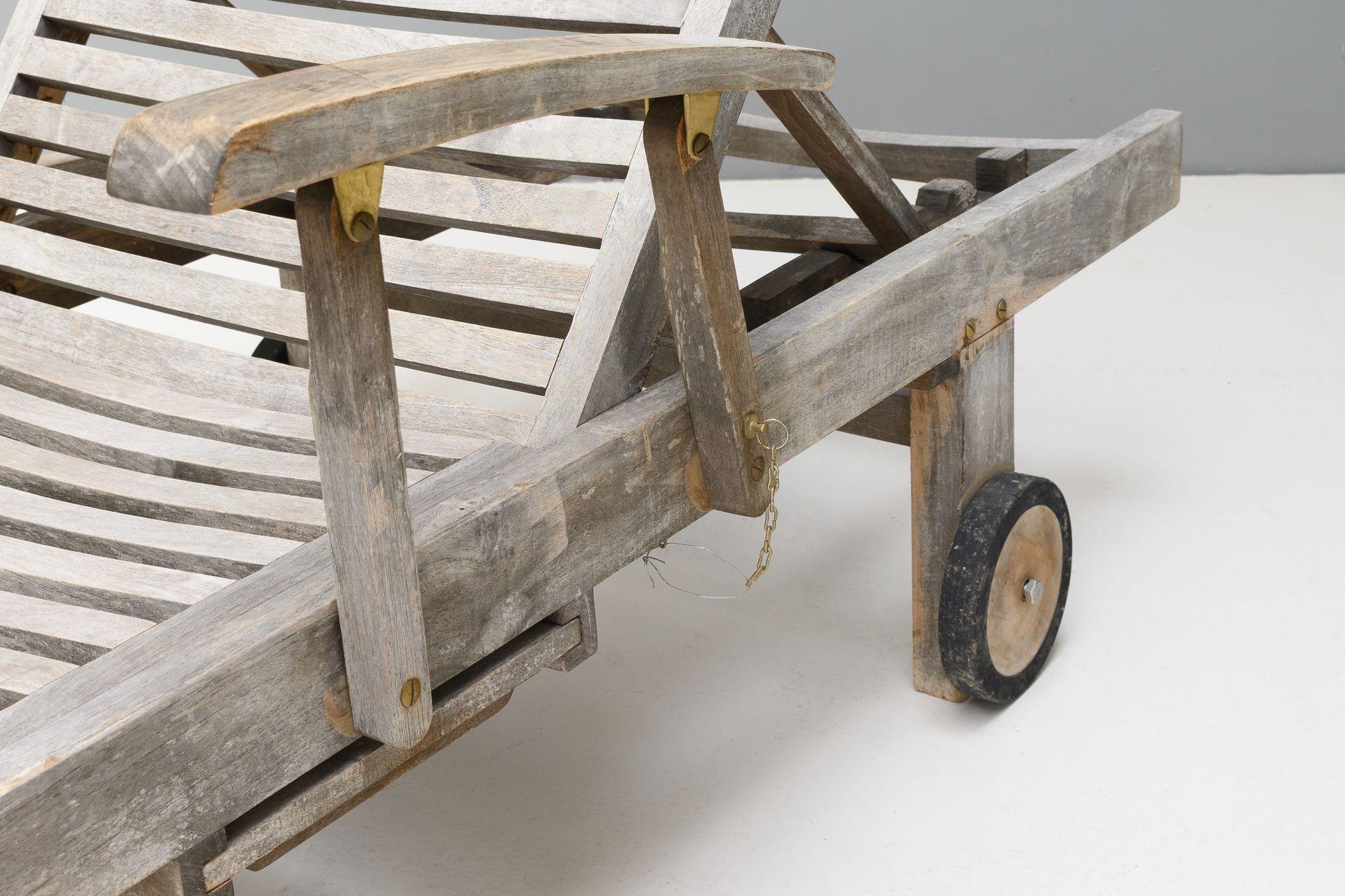 Quatre chaises longues en teck en vente 6