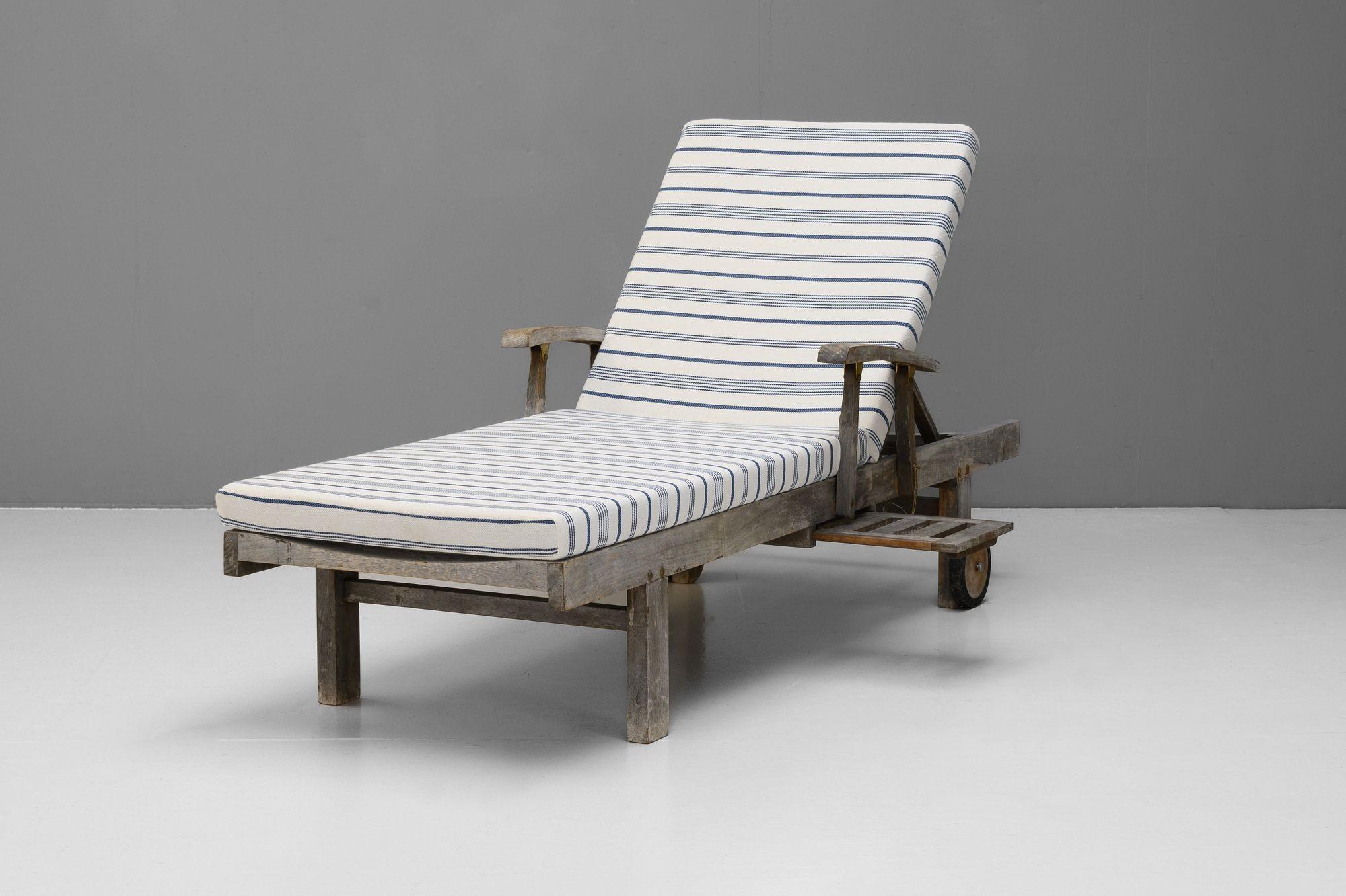 Britannique Quatre chaises longues en teck en vente