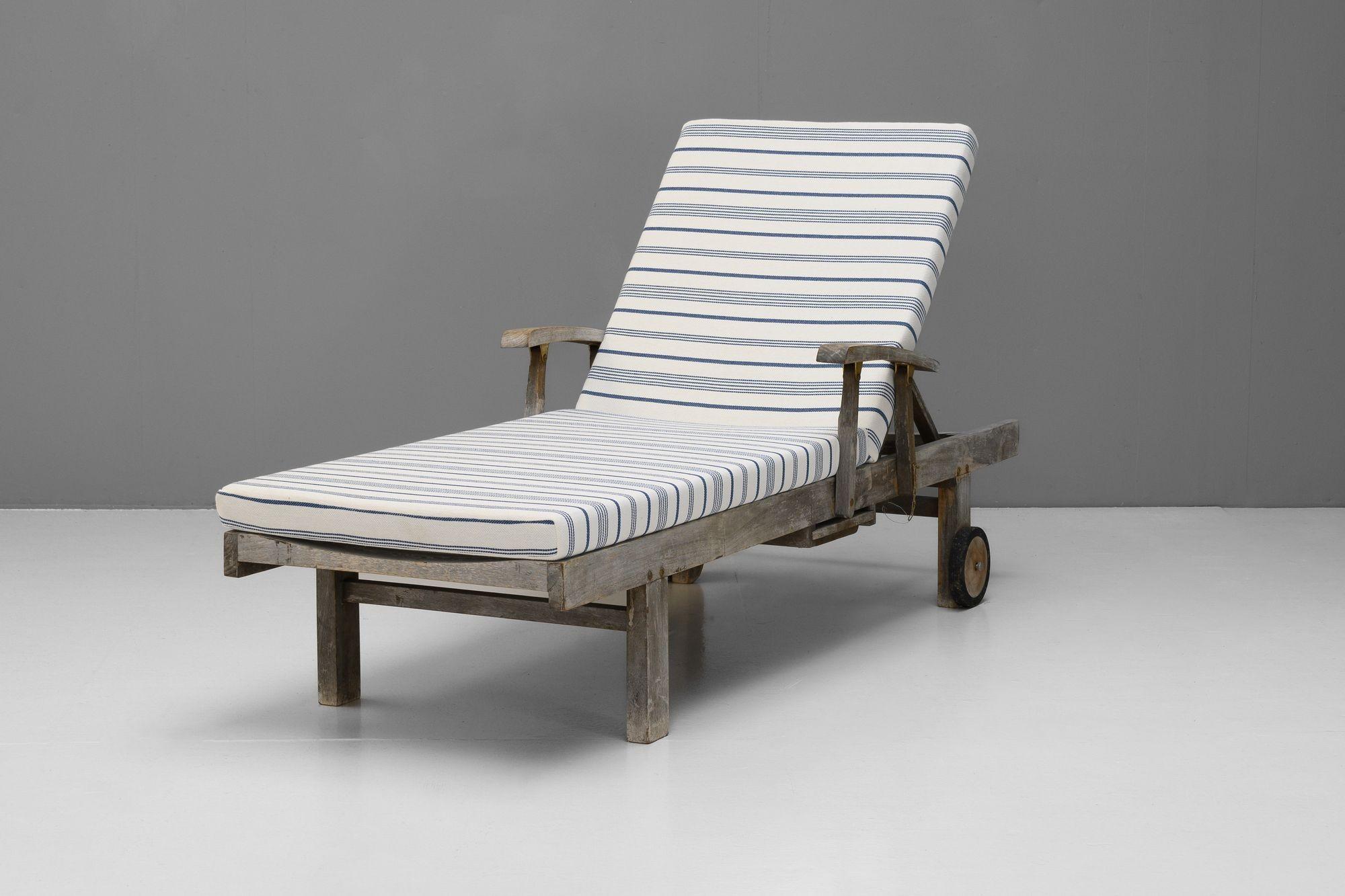 Quatre chaises longues en teck Bon état - En vente à London, England