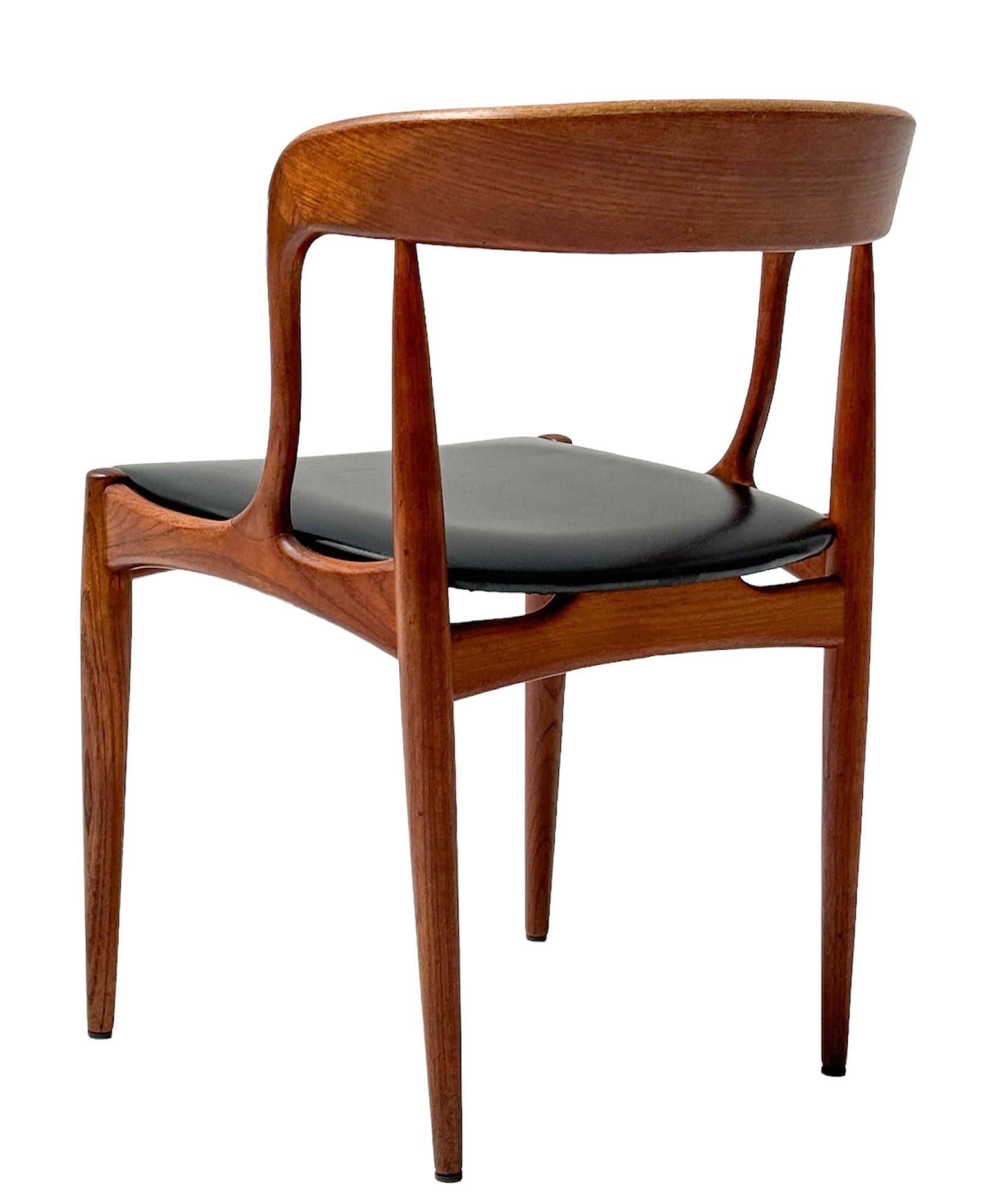 Four Teak Mid-Century Modern Dining Chairs by Johannes Andersen for Uldum, 1960s For Sale 5