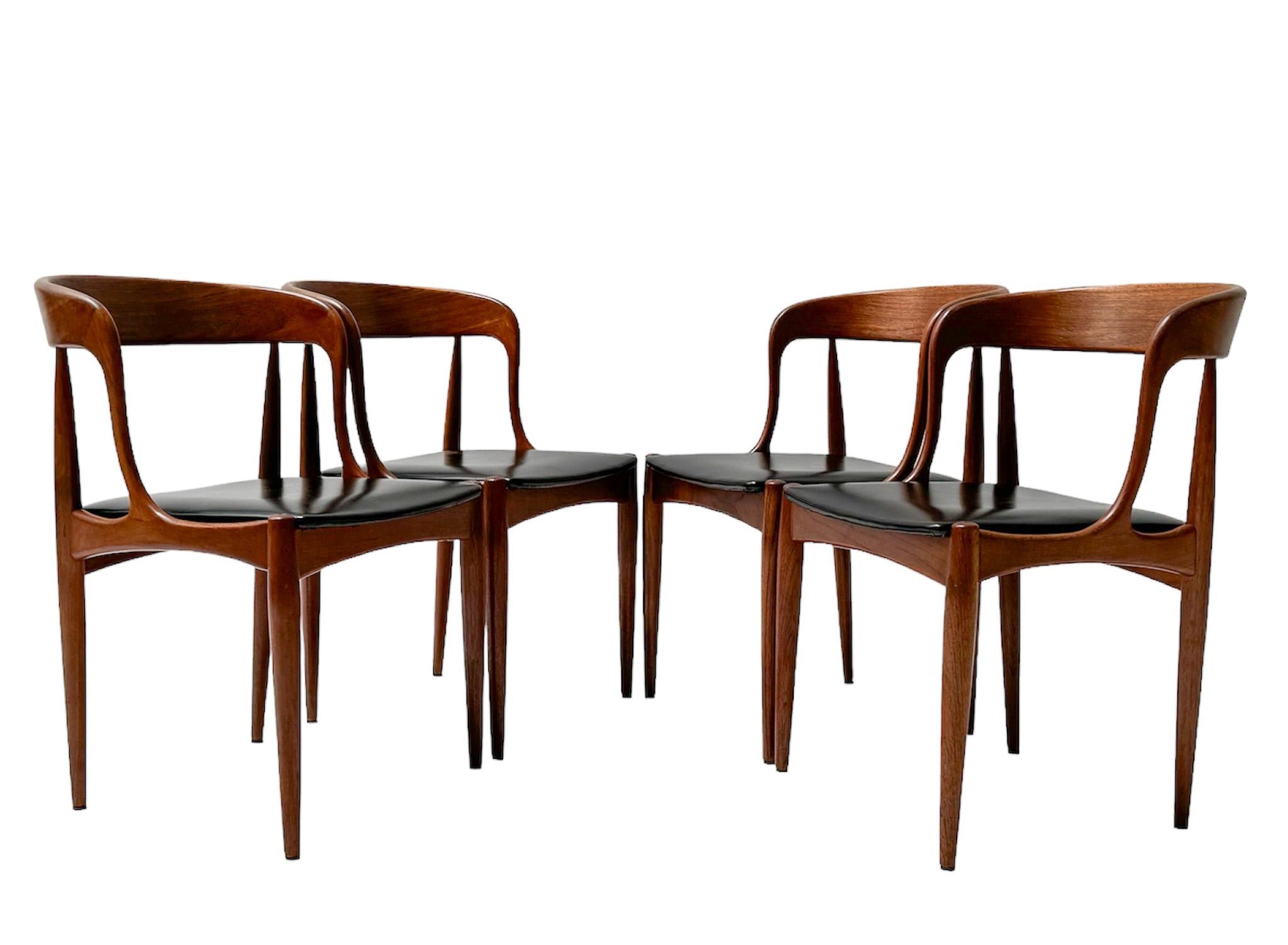 Four Teak Mid-Century Modern Dining Chairs by Johannes Andersen for Uldum, 1960s In Good Condition For Sale In Amsterdam, NL