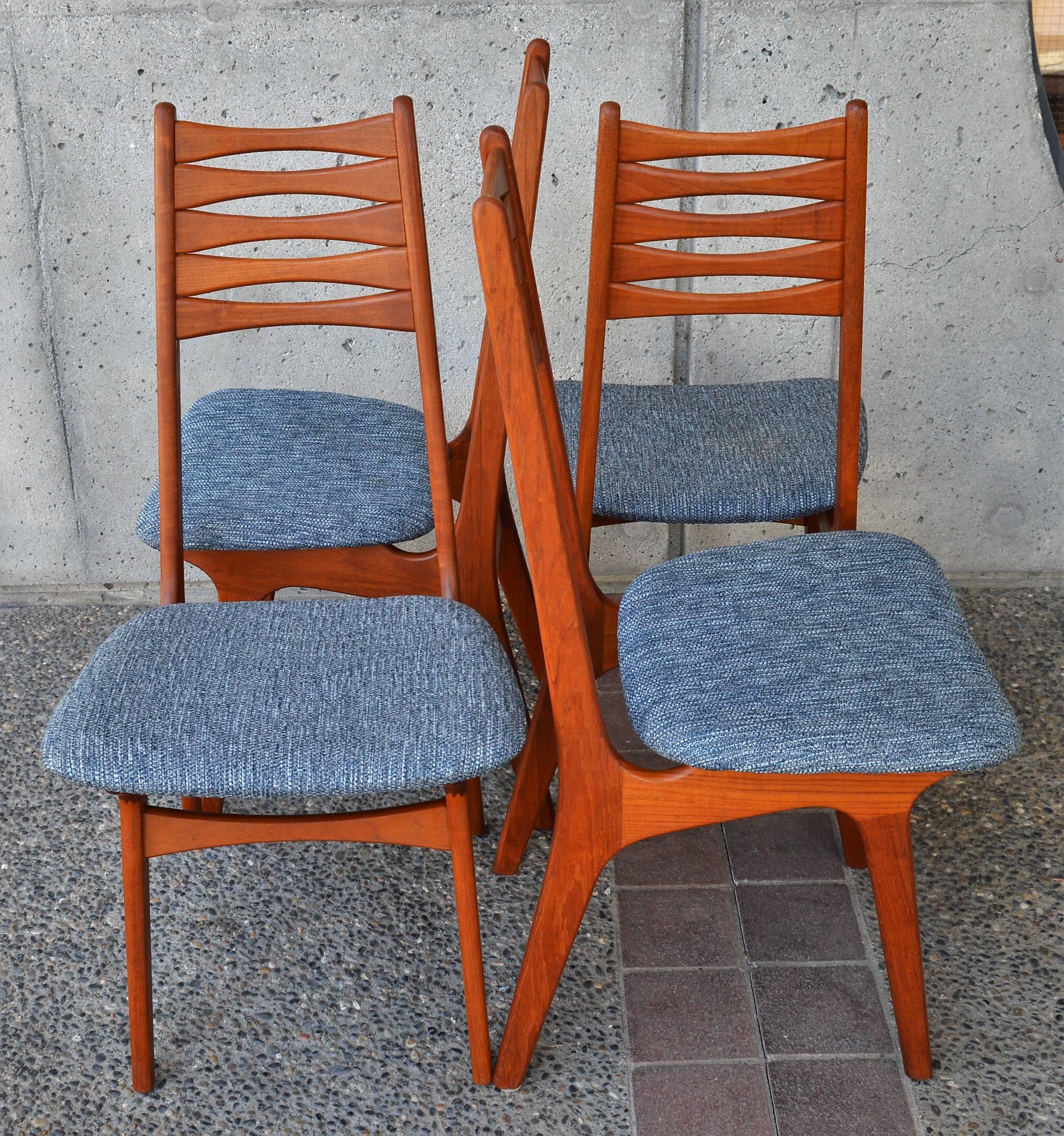 Four Teak Tall Bow-Tie Ladder Back Dining Chairs Attributed to Kai Kristiansen In Excellent Condition In New Westminster, British Columbia