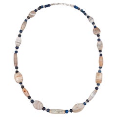 Perles d'agate de l'ère du bronze avec squelettes en argent granité et lapis-lazuli