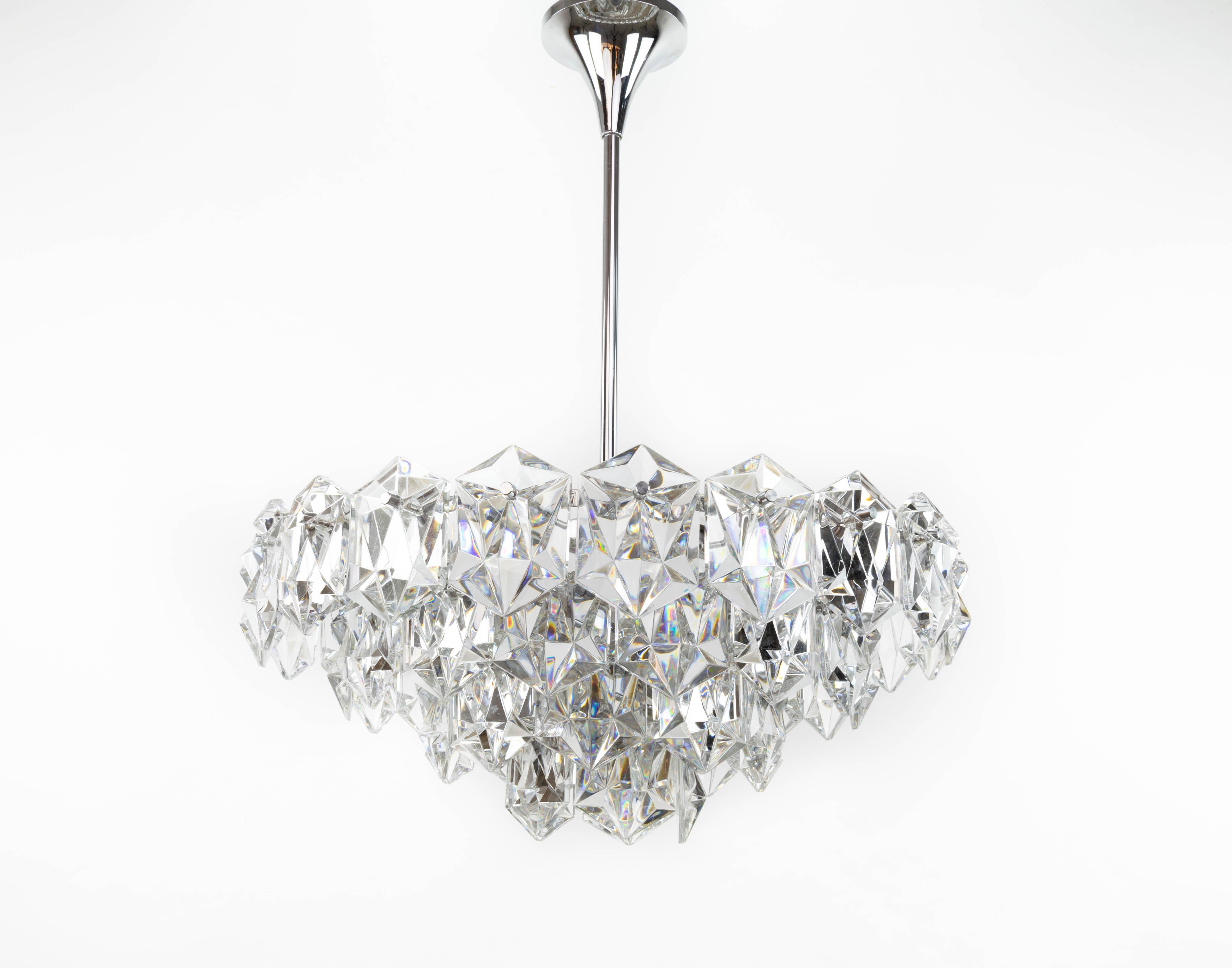 Spectacular chandelier made by the German firm Kinkeldey in the 1960s.
Chromed steel structure, six sockets for E27 socket and 50 crystals 10 cm long and 7 cm wide, distributed over four levels.
Beautiful piece in my good vintage