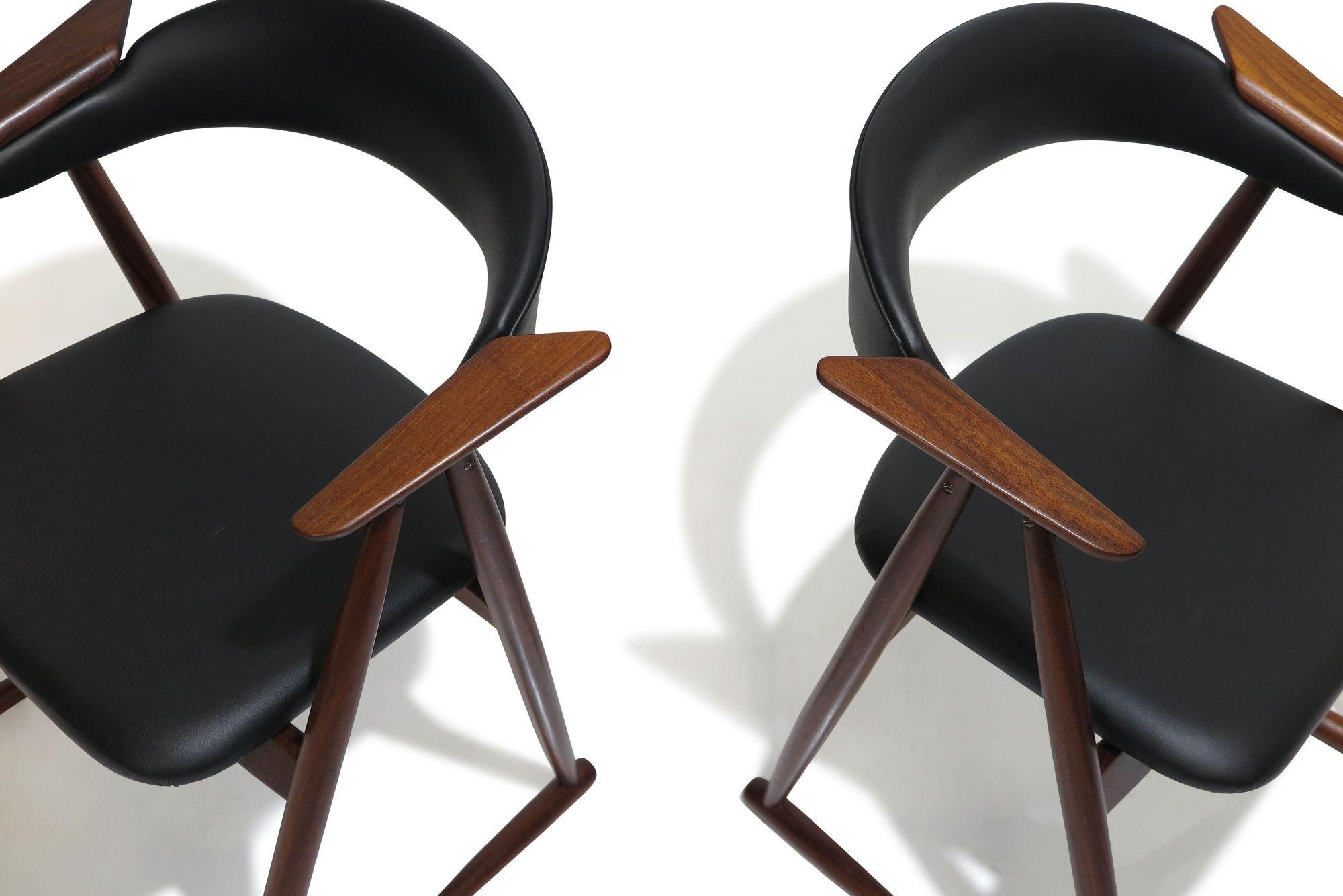Quatre chaises de salle à manger scandinaves uniques en teck Excellent état - En vente à Oakland, CA