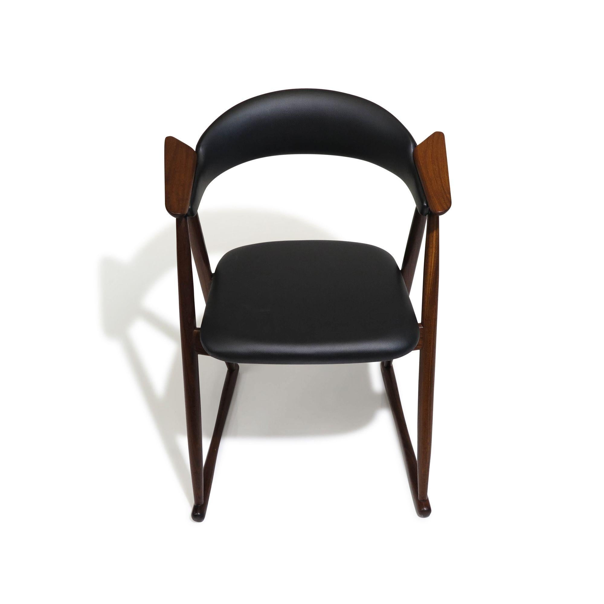 20ième siècle Quatre chaises de salle à manger scandinaves uniques en teck en vente