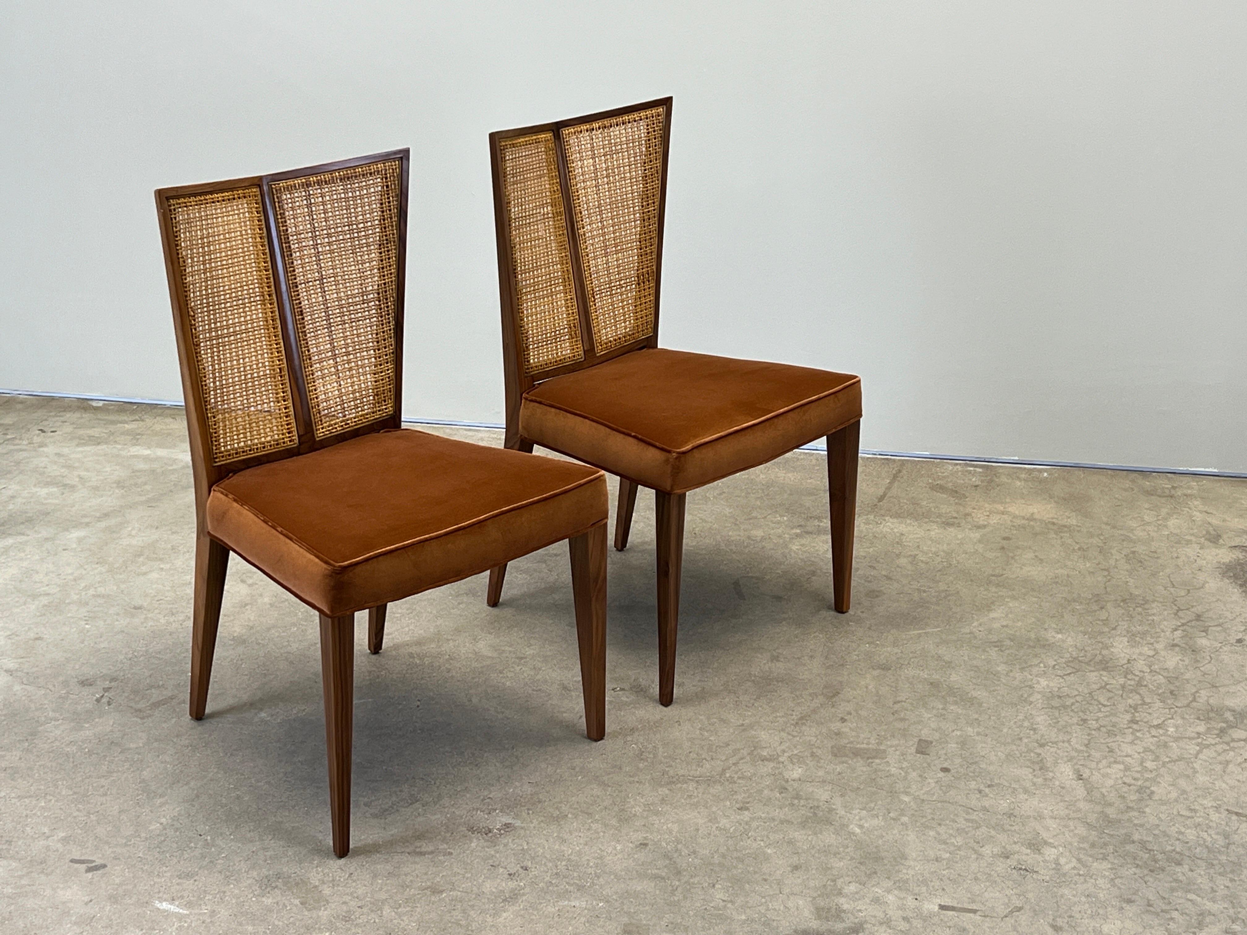Cuatro sillas de comedor con respaldo en V de Michael Taylor para Baker en venta 12