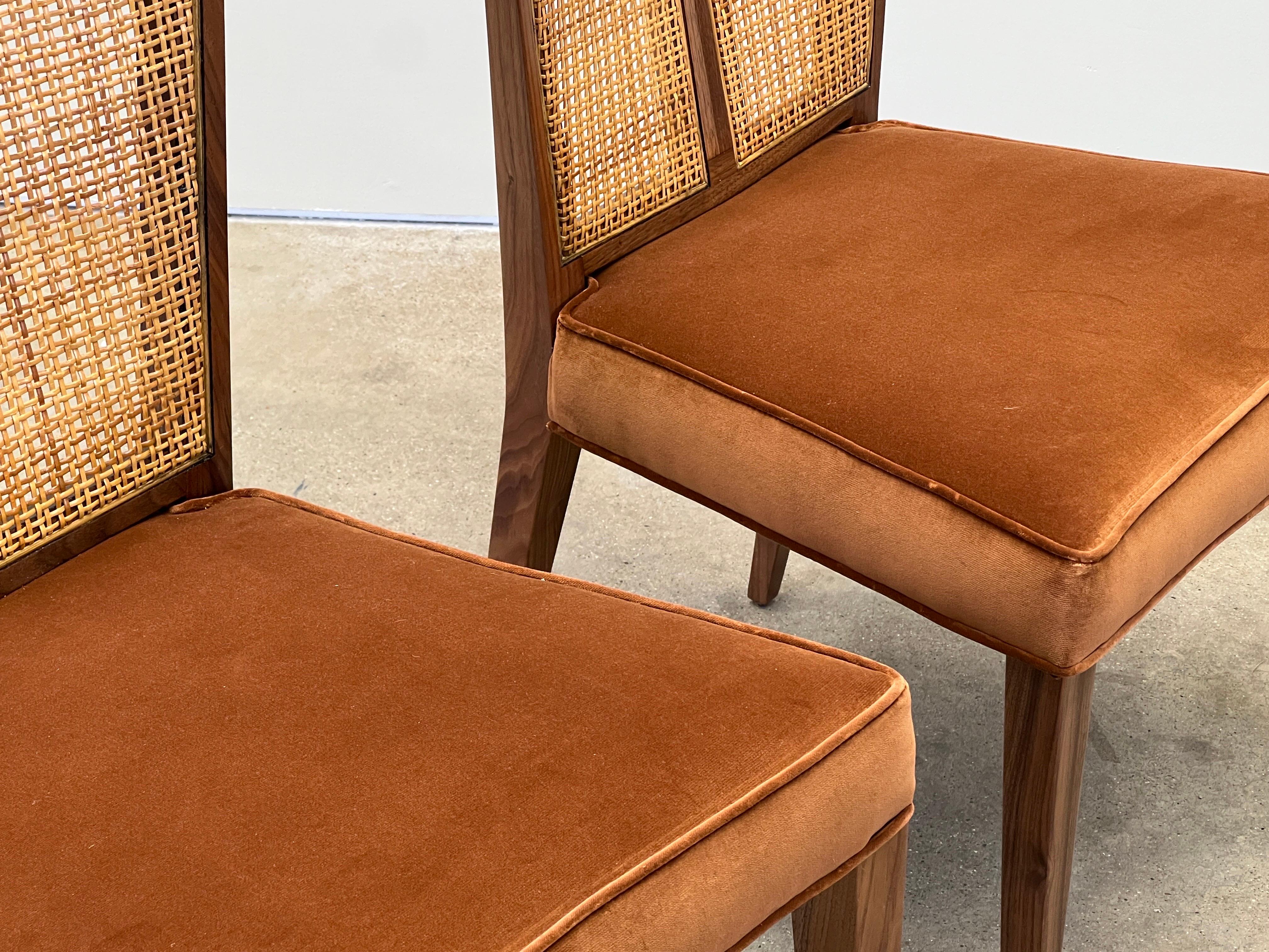 Cuatro sillas de comedor con respaldo en V de Michael Taylor para Baker en venta 13
