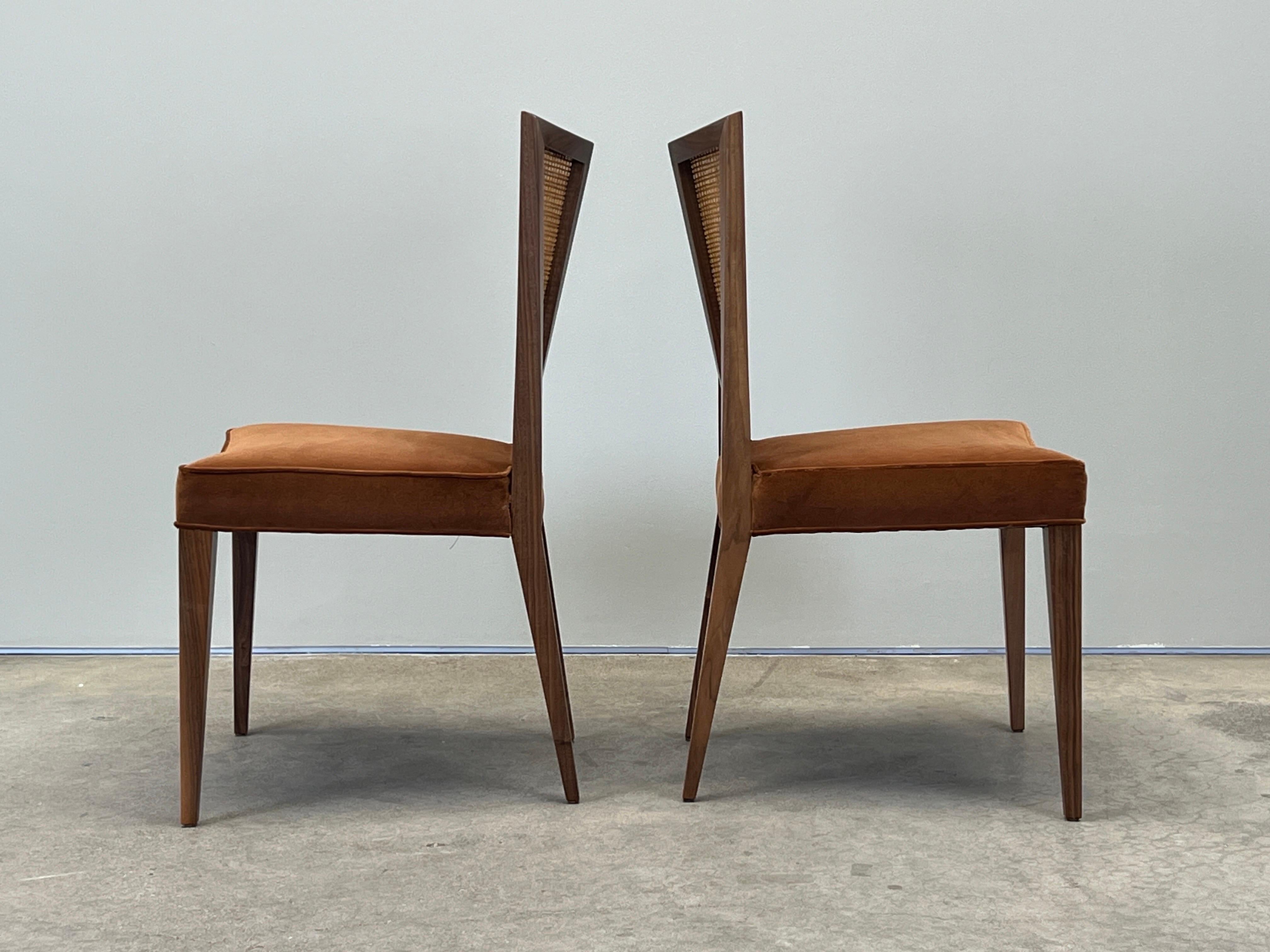Cuatro sillas de comedor con respaldo en V de Michael Taylor para Baker en venta 4