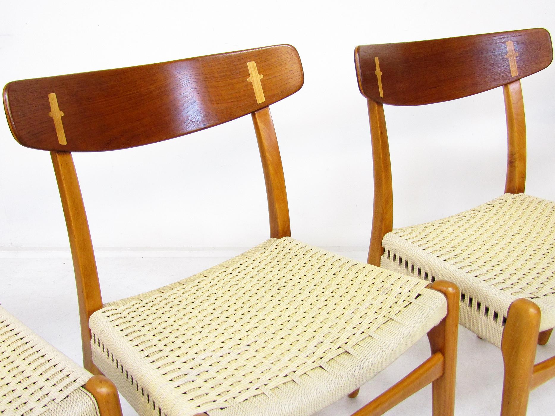 Quatre chaises CH-23 des années 1950 de Hans Wegner pour Carl Hansen en teck et Oak Bon état - En vente à Shepperton, Surrey