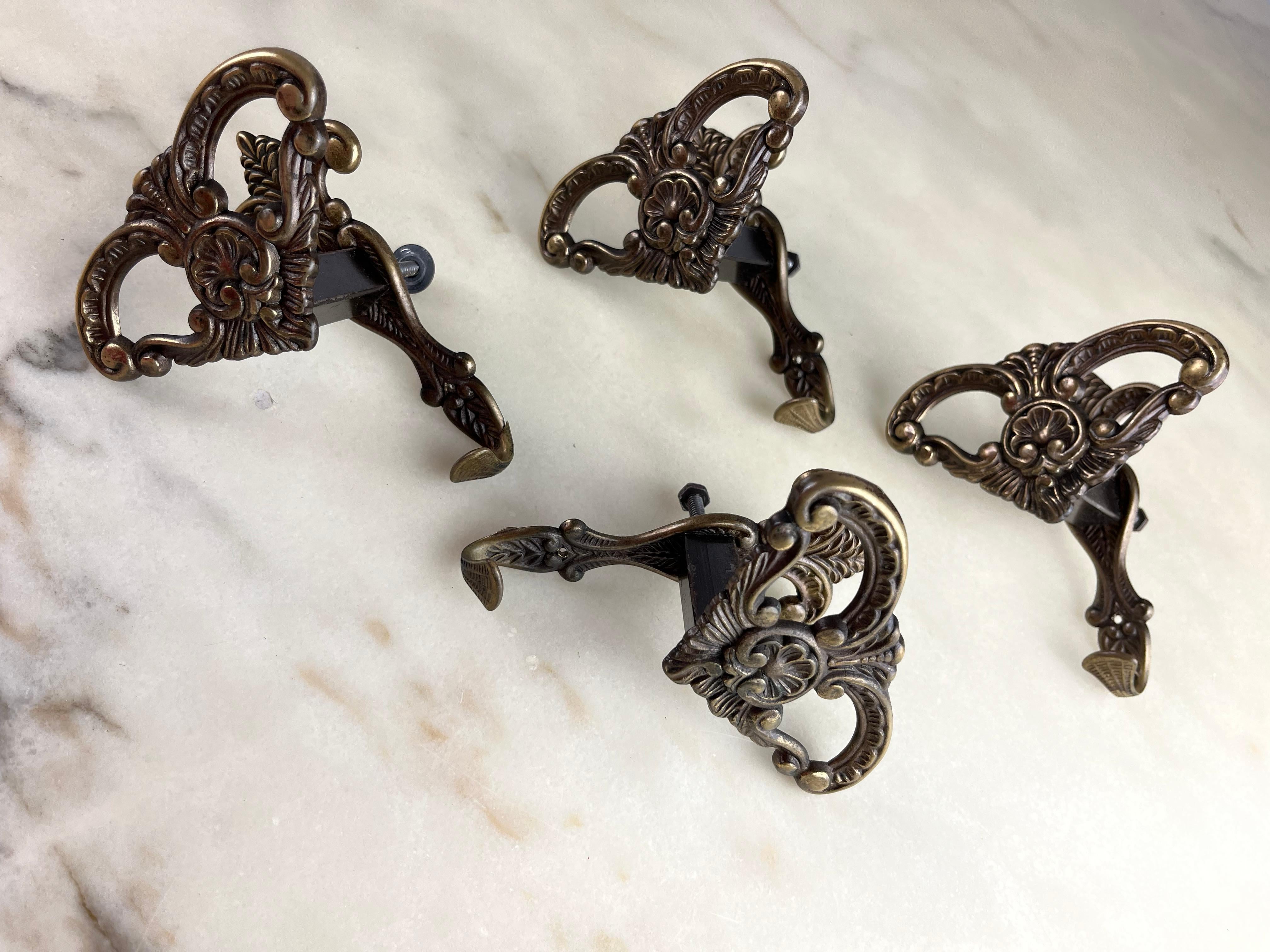 Four Vintage Bronze Coat Hangers, Italy, 1960s In Good Condition For Sale In Palermo, IT
