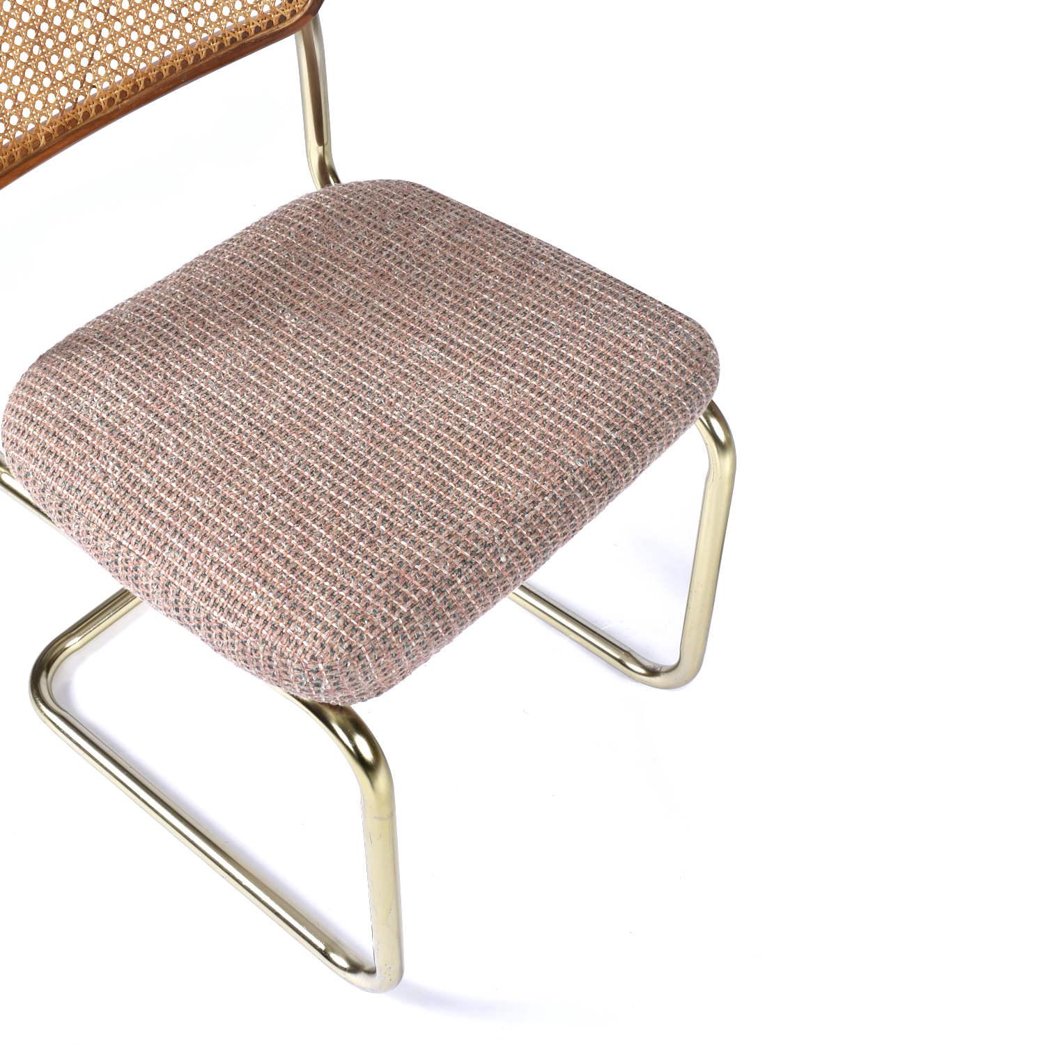 Canne Quatre chaises vintage cannées de style Cesca avec sièges tapissés mauves en vente