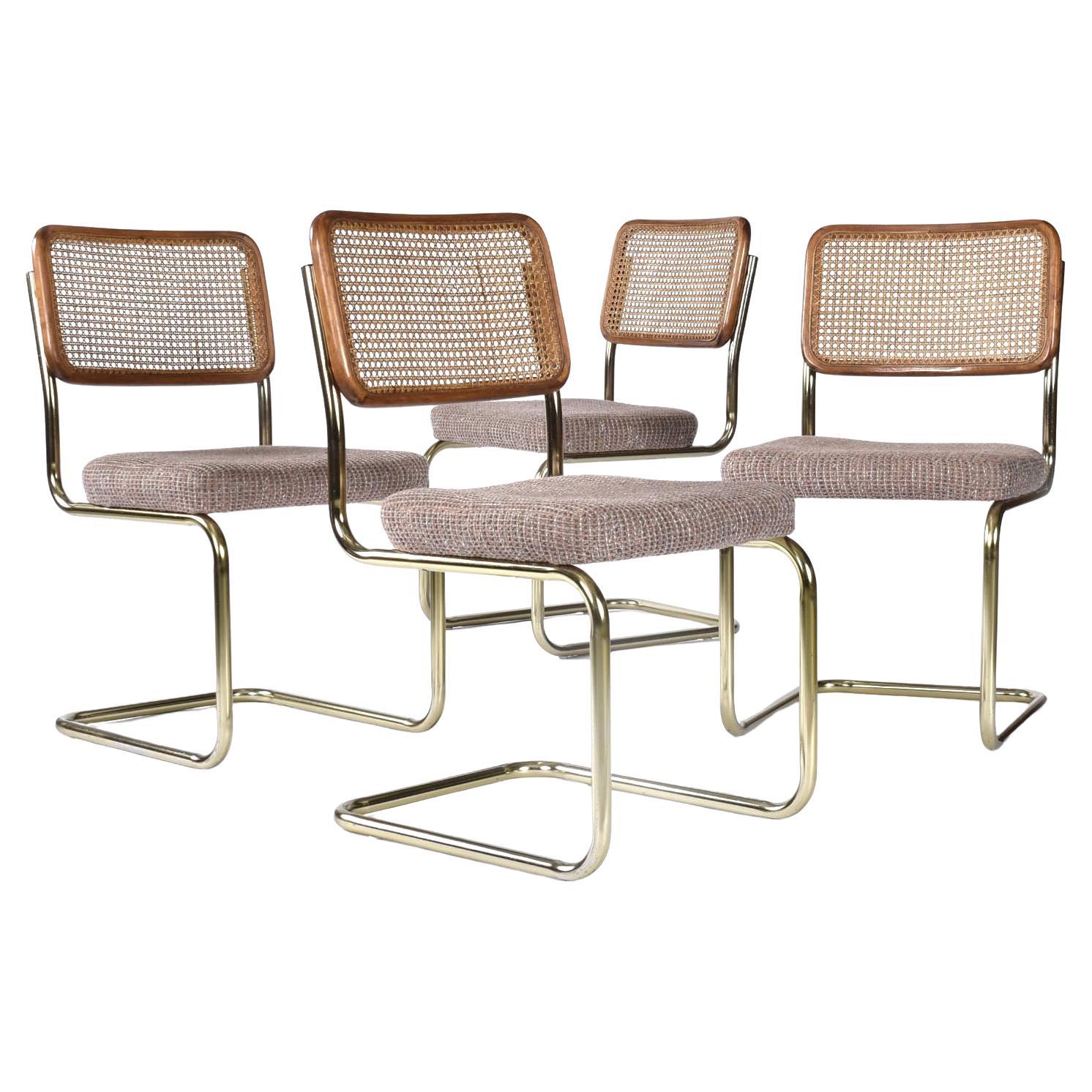 Quatre chaises vintage cannées de style Cesca avec sièges tapissés mauves