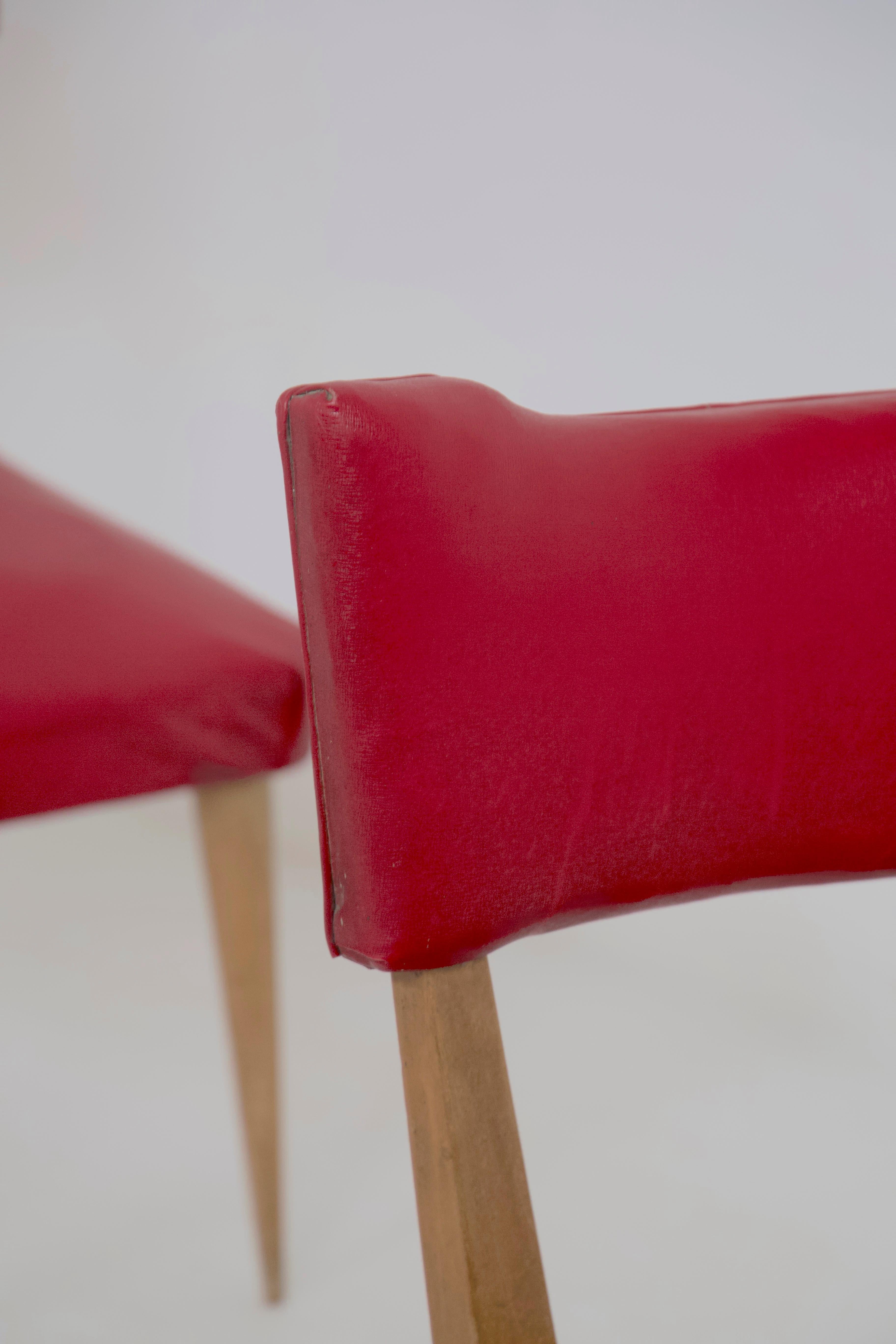Vier Vintage-Stühle der französischen Manufaktur (Kunstleder) im Angebot
