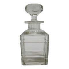 Quatre carafes à alcool vintage en verre taillé et pressé Dimiutive c1940
