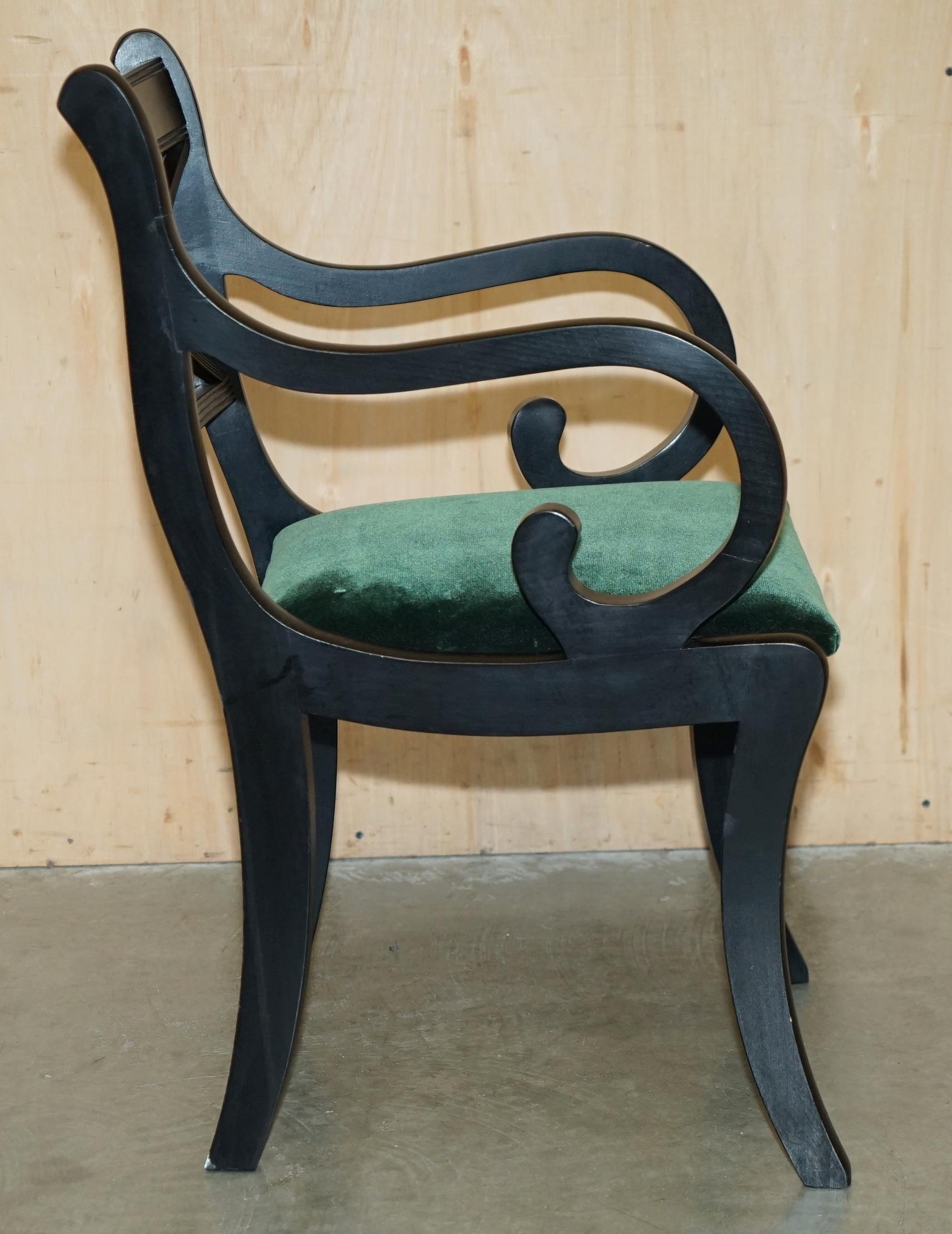 FOUR VINTAGE ENGLISH REGENCY EBONISED SABRE LEG GREEN VELVET DINING CHAiRS 4 For Sale 4