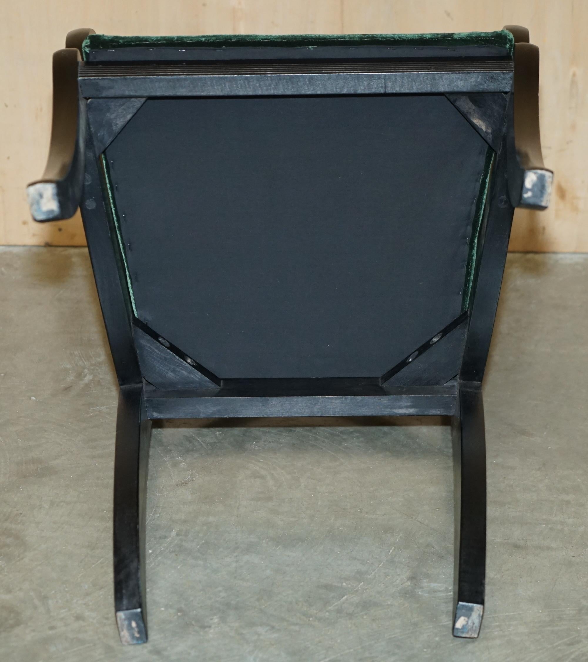 FOUR VINTAGE ENGLISH REGENCY EBONISED SABRE LEG GREEN VELVET DINING CHAiRS 4 For Sale 12
