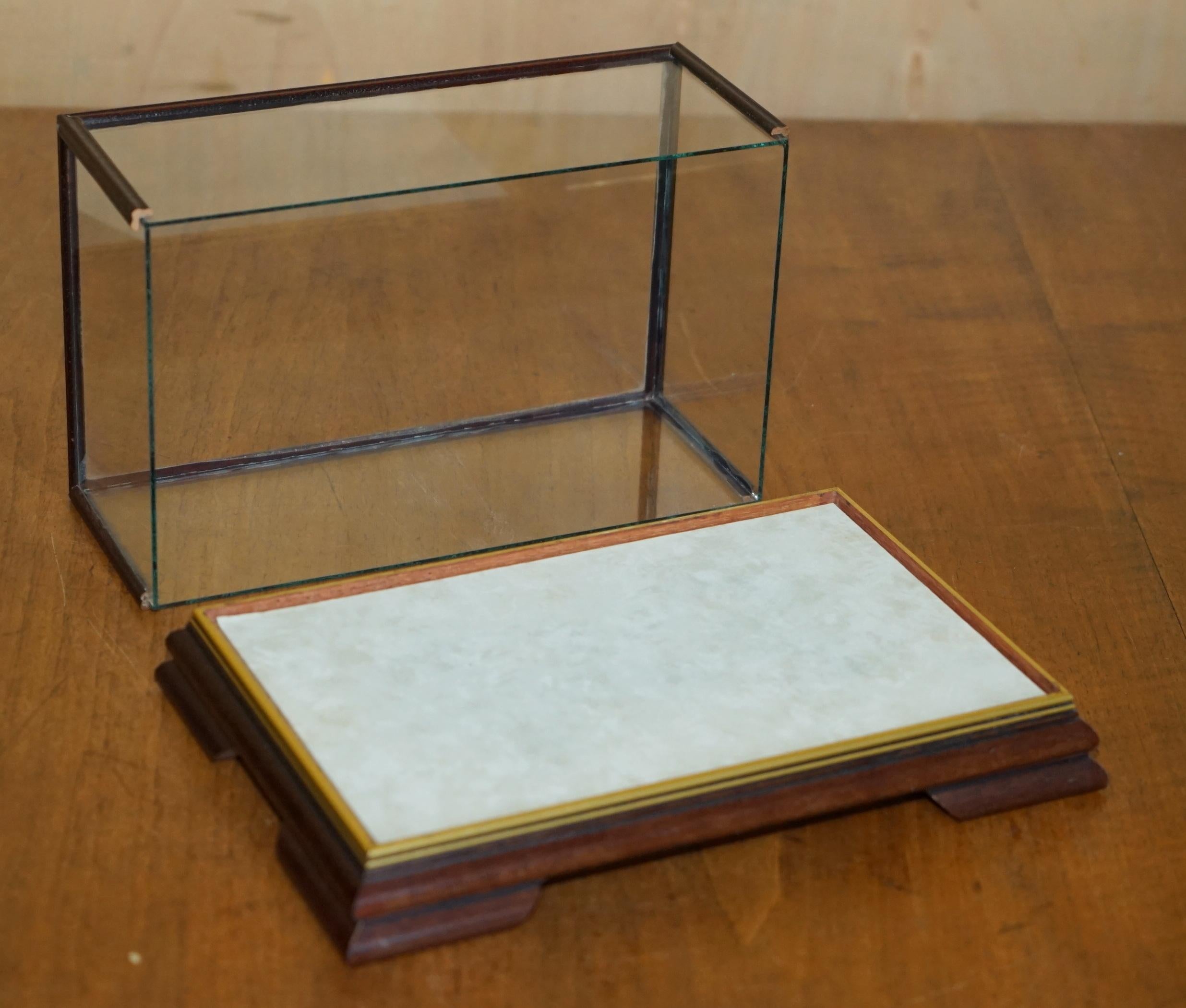 FOUR VINTAGE HARDWOOD & GLASS TABLE TOP DISPLAY CASES FOR TRiNKETS 21X32X15CM For Sale 3