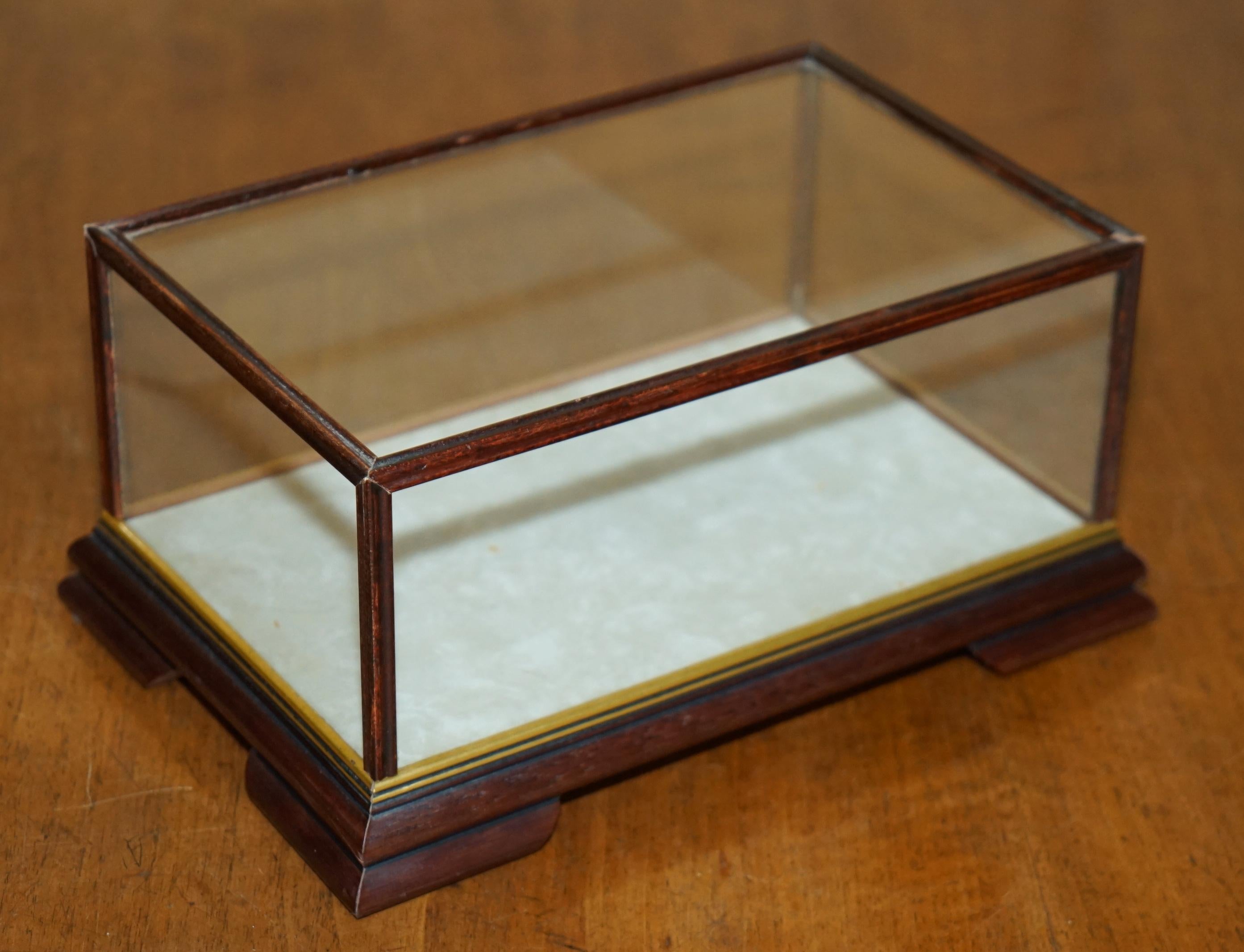 FOUR VINTAGE HARDWOOD & GLASS TABLE TOP DISPLAY CASES FOR TRiNKETS 21X32X15CM For Sale 7