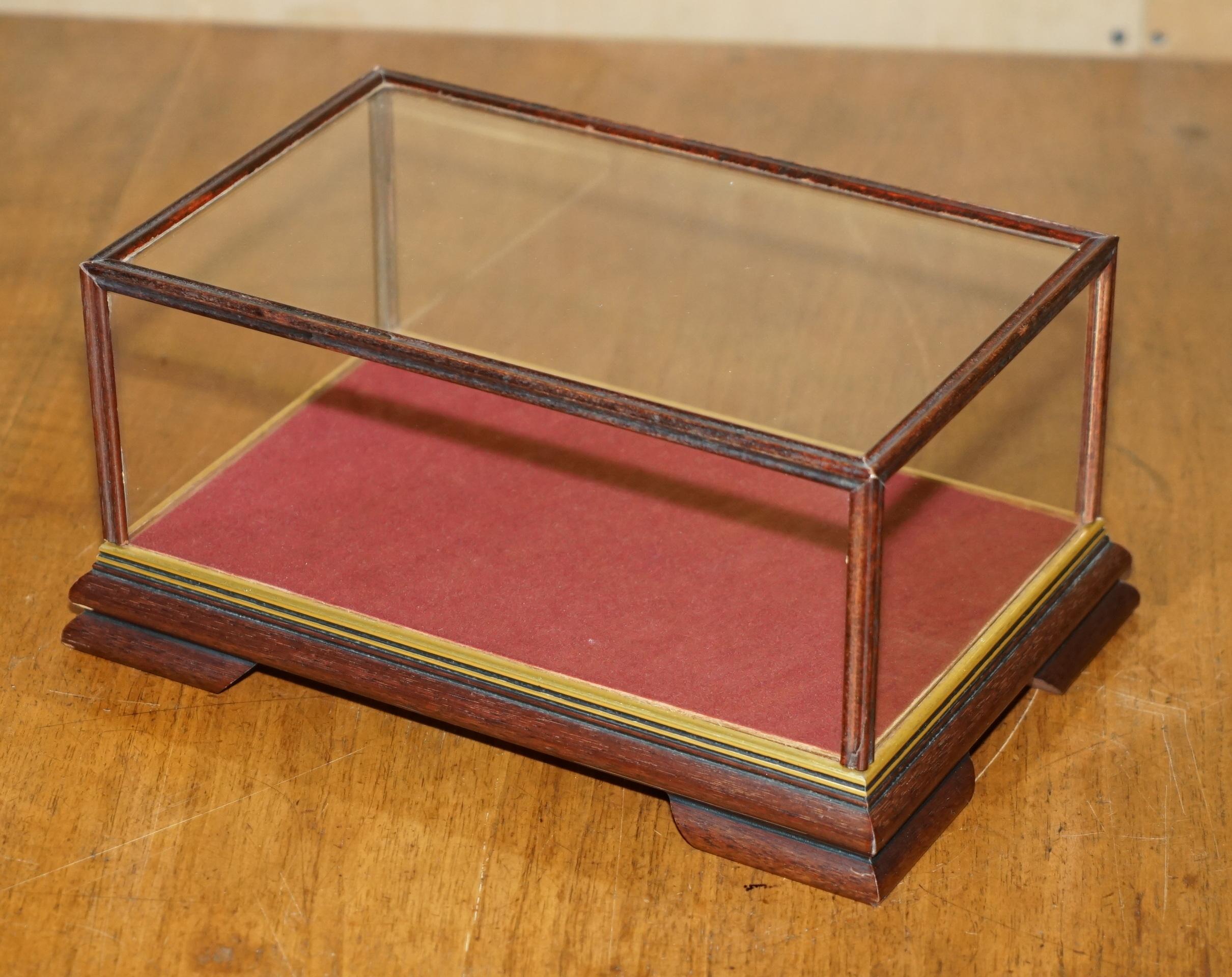 FOUR VINTAGE HARDWOOD & GLASS TABLE TOP DISPLAY CASES FOR TRiNKETS 21X32X15CM For Sale 8