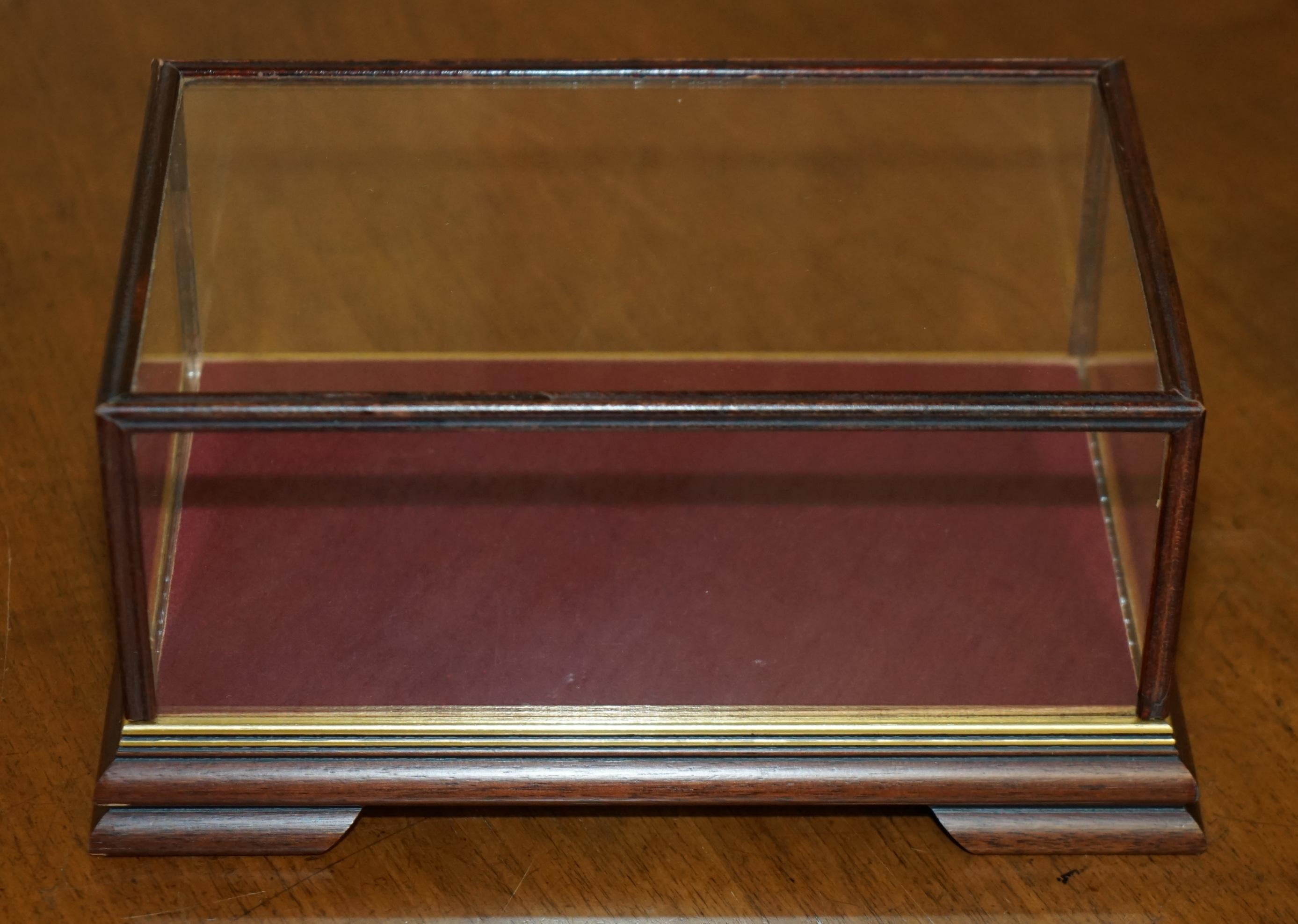 FOUR VINTAGE HARDWOOD & GLASS TABLE TOP DISPLAY CASES FOR TRiNKETS 21X32X15CM For Sale 9