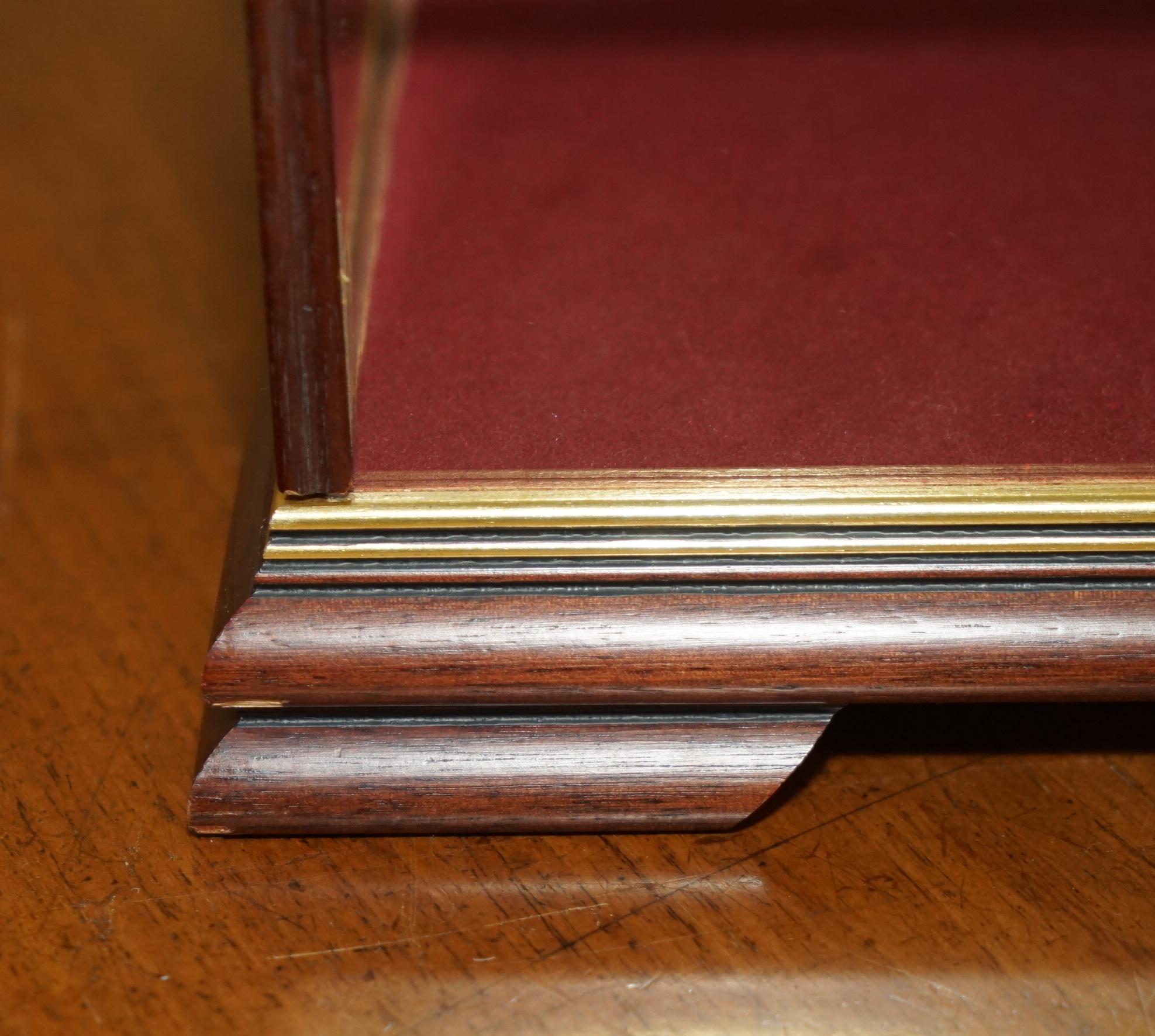 FOUR VINTAGE HARDWOOD & GLASS TABLE TOP DISPLAY CASES FOR TRiNKETS 21X32X15CM For Sale 10