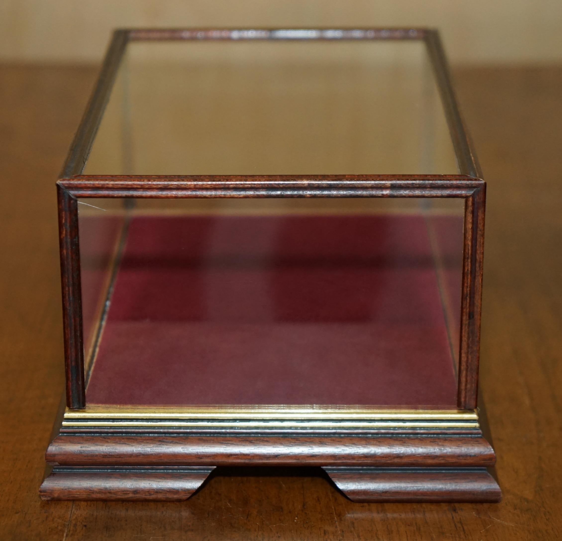 FOUR VINTAGE HARDWOOD & GLASS TABLE TOP DISPLAY CASES FOR TRiNKETS 21X32X15CM For Sale 11