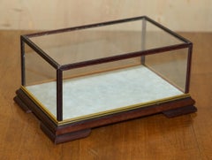 FOUR VINTAGE HARDWOOD & GLASS TABLE TOP DISPLAY CASES FOR TRiNKETS 21X32X15CM