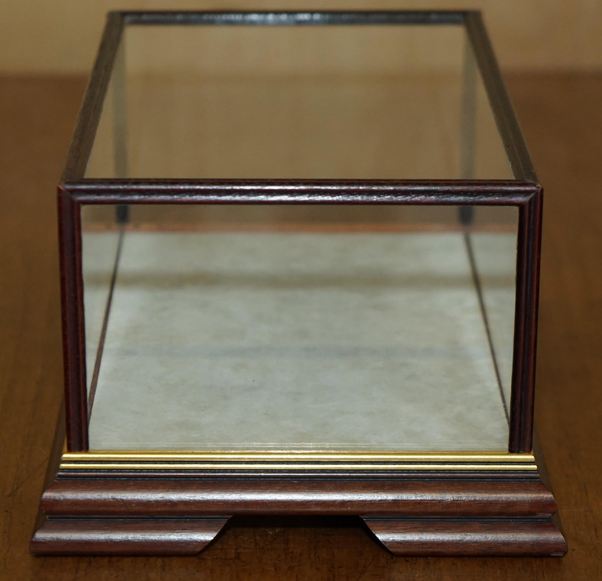 FOUR VINTAGE HARDWOOD & GLASS TABLE TOP DISPLAY CASES FOR TRiNKETS 21X32X15CM For Sale 1