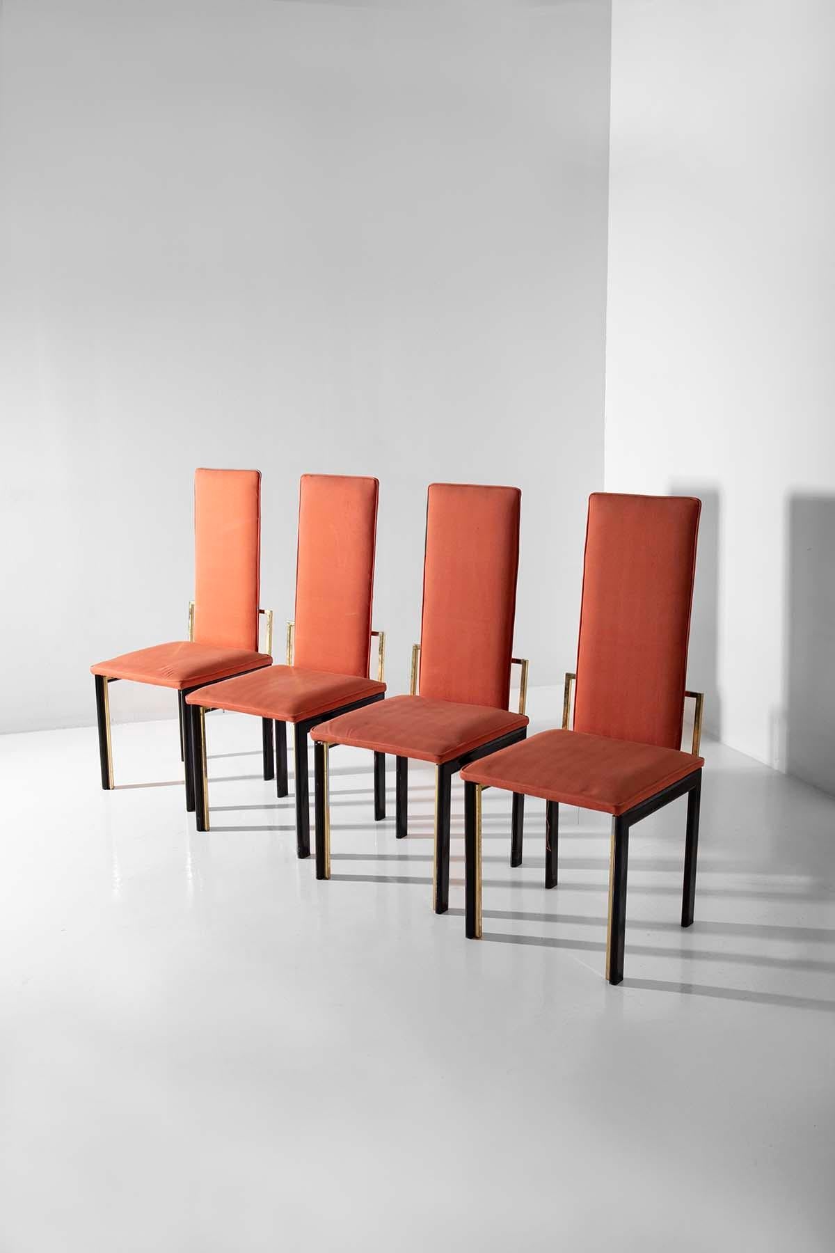 This charming set of four vintage Italian chairs captures the free-spirited and innovative essence of the 1970s. Bathed in the warm and vibrant shades of salmon orange, these chairs stand out for their cotton fabric with a refined texture