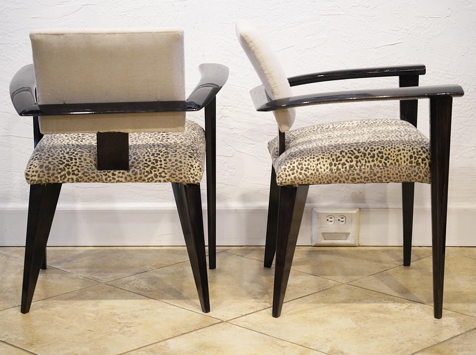 Vier italienische lackierte Sessel mit gepolsterten Sitzen und Rückenlehnen im Zustand „Gut“ in Ft. Lauderdale, FL