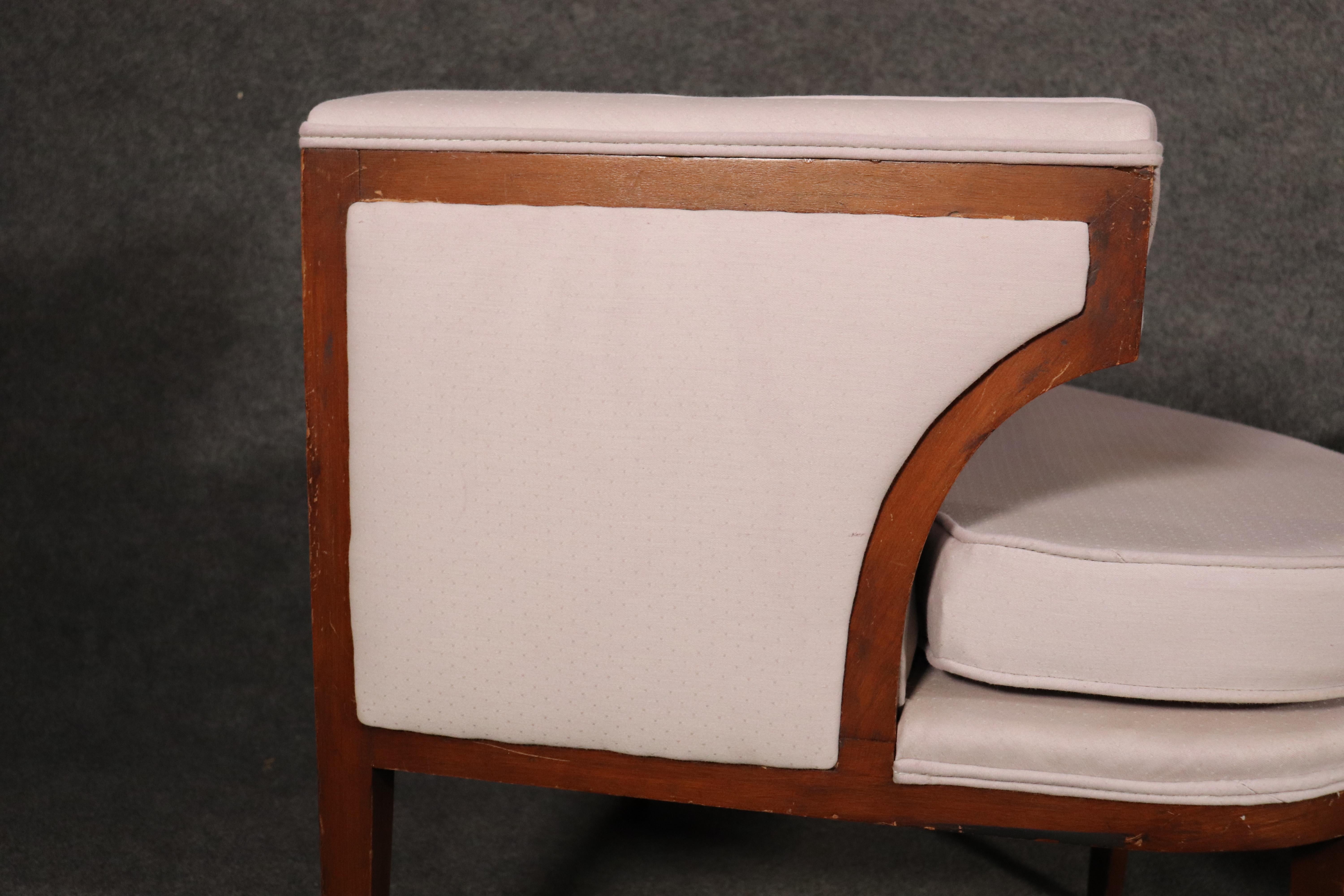 Tissu Quatre chaises d'angle modernes et vintage en vente