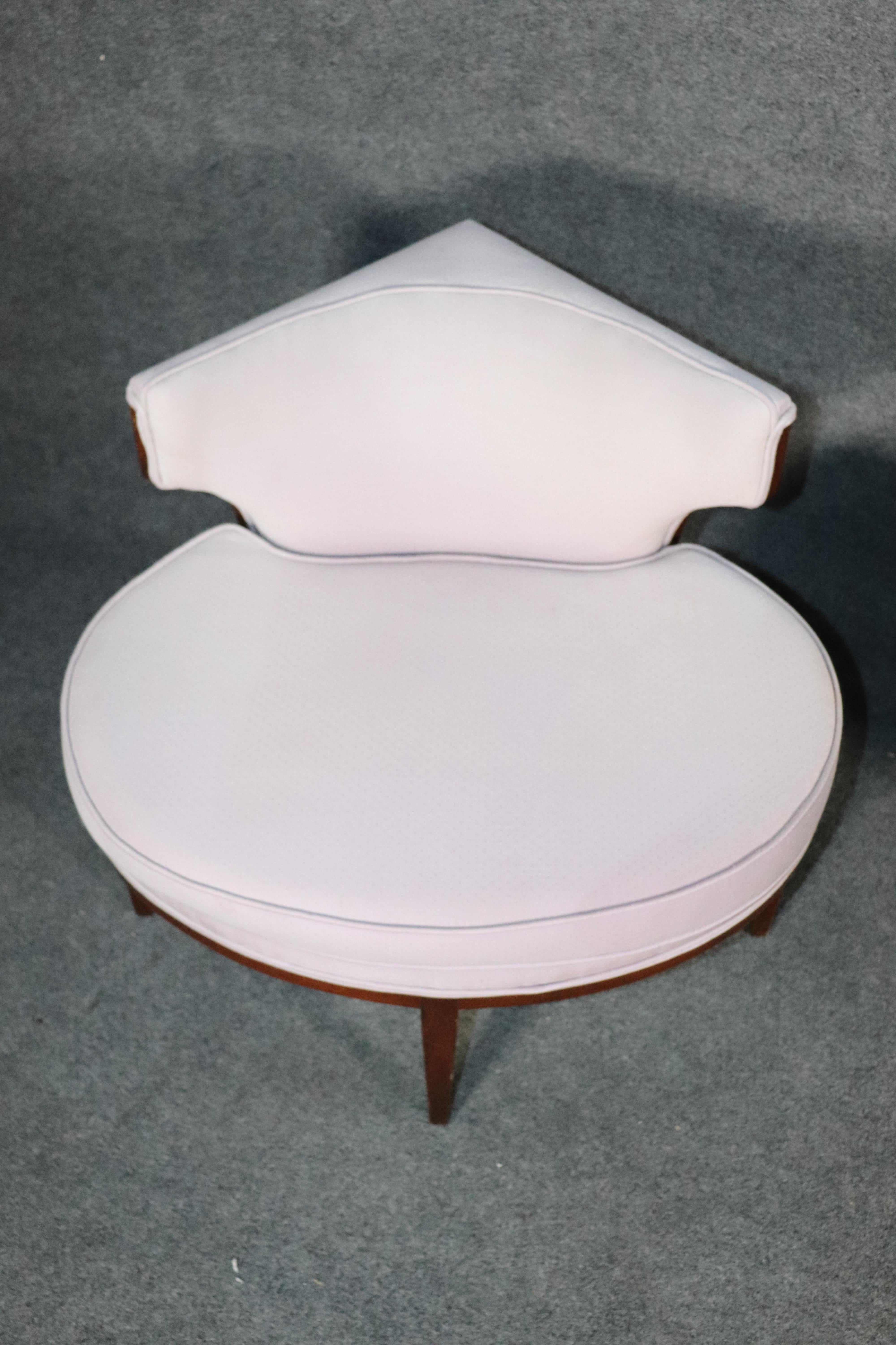 Quatre chaises d'angle modernes et vintage en vente 1