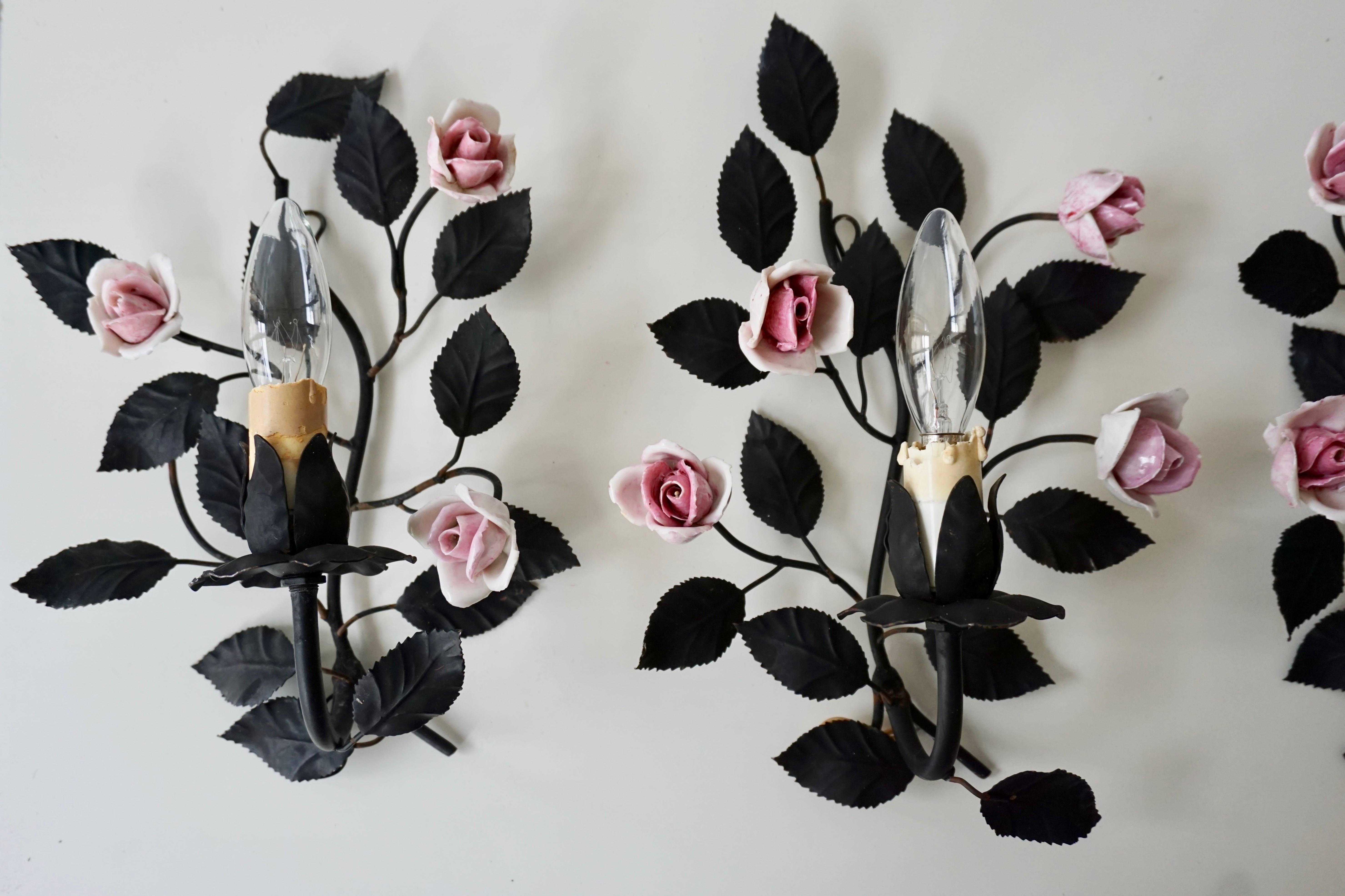 Four Wall Lights with Porcelain Flowers In Good Condition In Antwerp, BE
