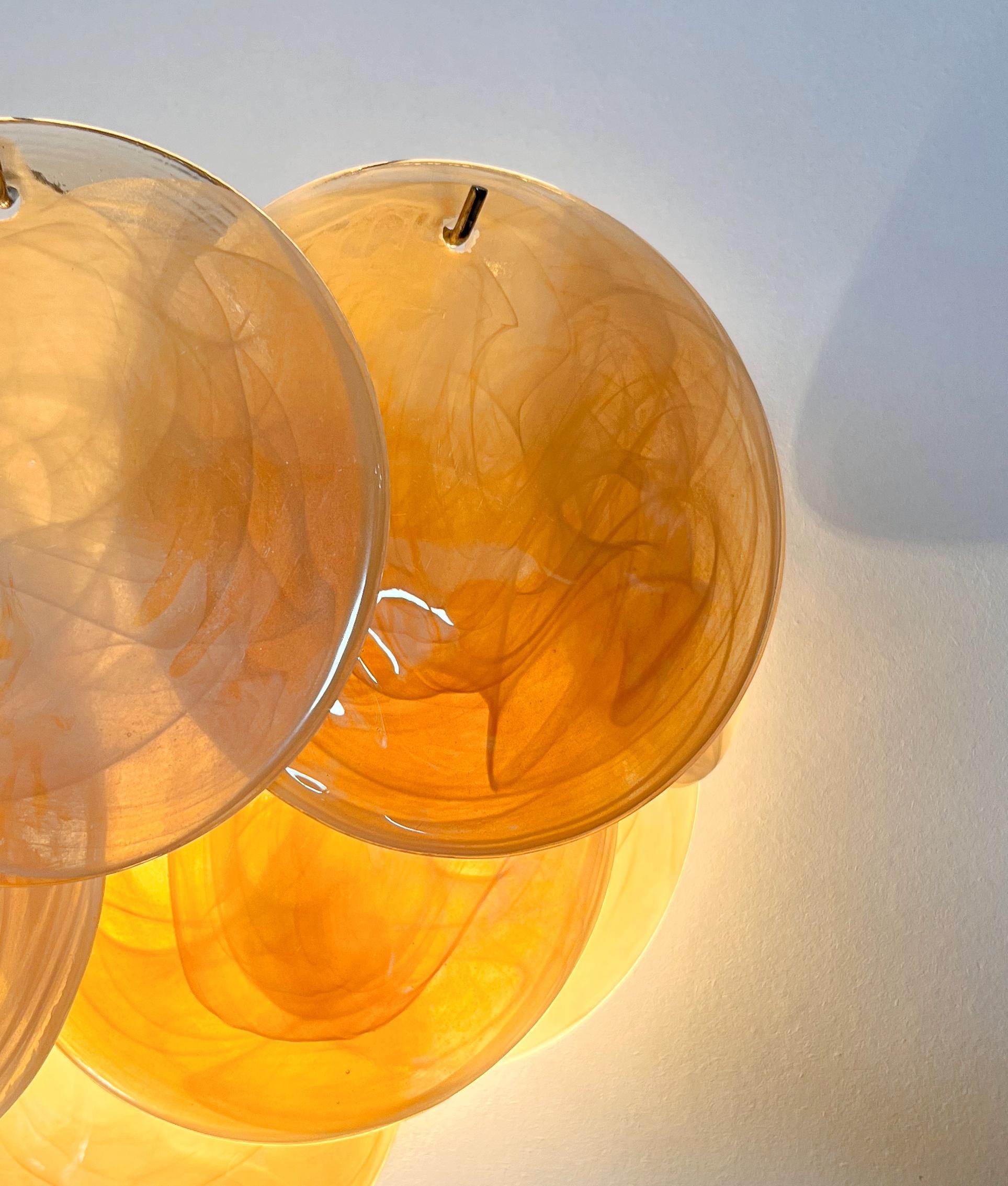 Cuatro Apliques Discos Ámbar Murano Metal en venta