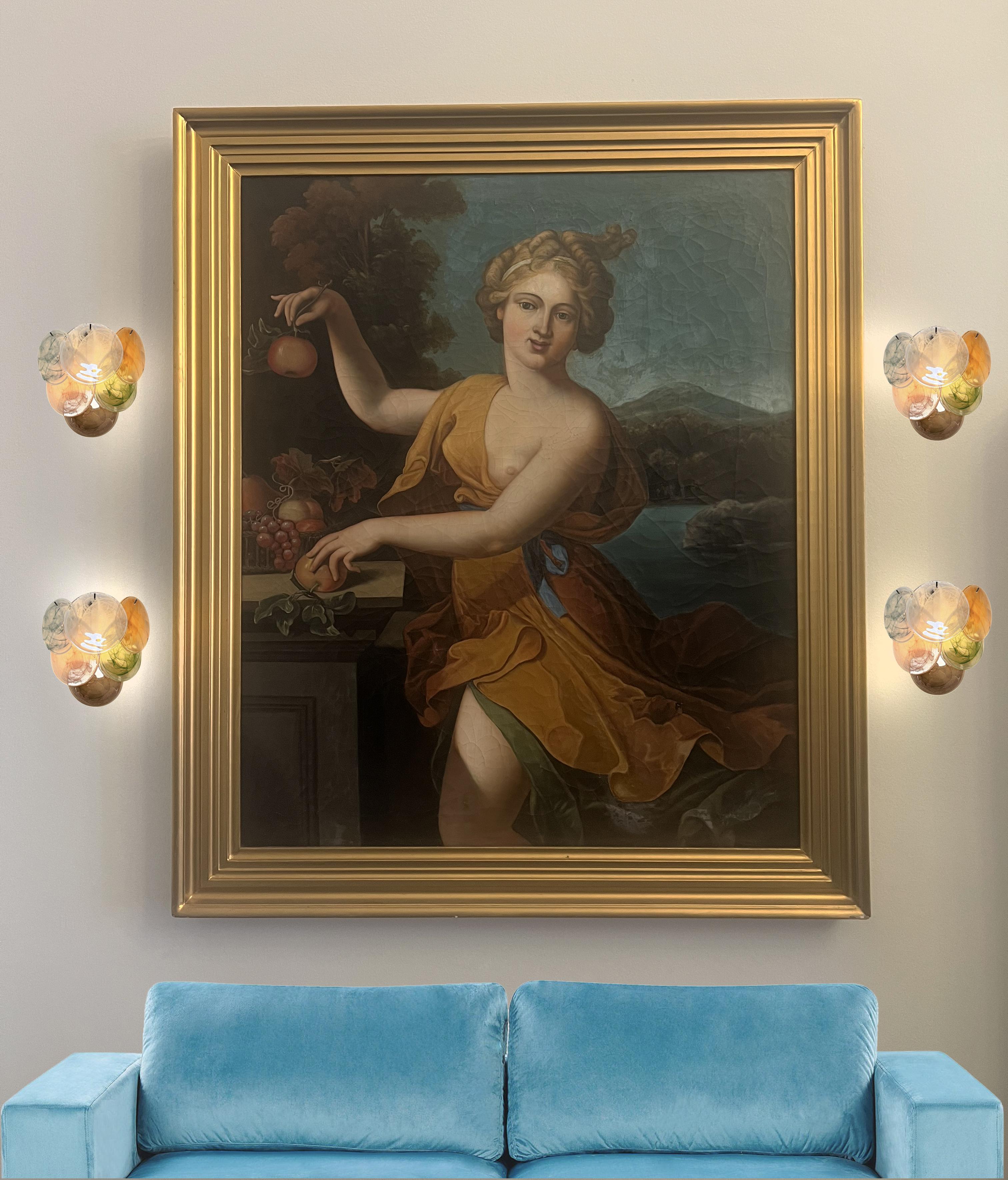 Vier italienische Murano-Applikationen im Vintage-Stil von Vistosi. Die Wandleuchten haben je 6 Gläser, mehrfarbige Alabastergläser. Gestell aus vernickeltem Metall.
Zeitraum: Ende des XX. Jahrhunderts
Abmessungen: 30 cm (11,80 Zoll) Höhe; 30 cm