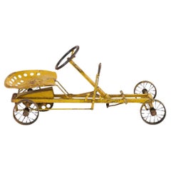 Voiture à pédales à quatre roues de la Collection S de Thierry Despont