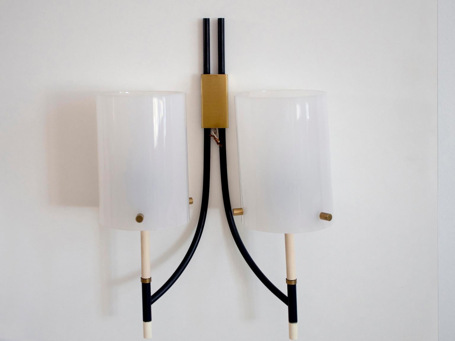 Mid-Century Modern Four White Wall Lamps Attributed to Casey Fantin For Sale