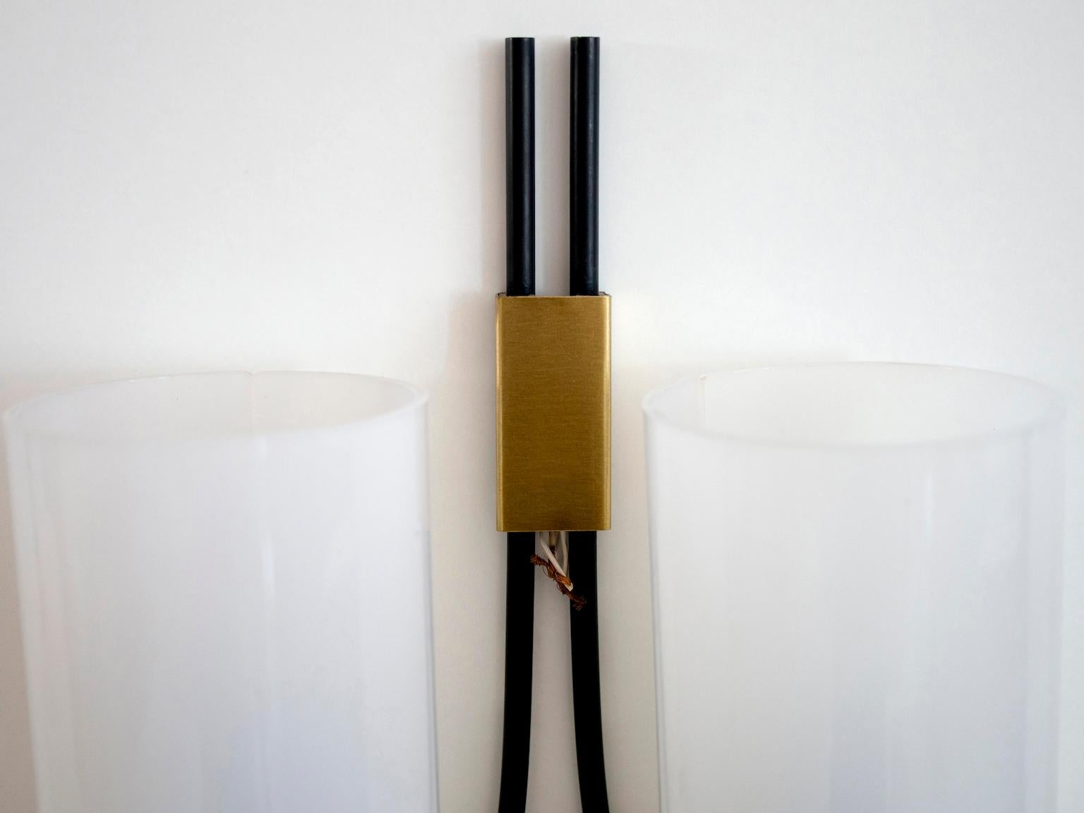 Four White Wall Lamps Attributed to Casey Fantin In Good Condition For Sale In Madrid, ES