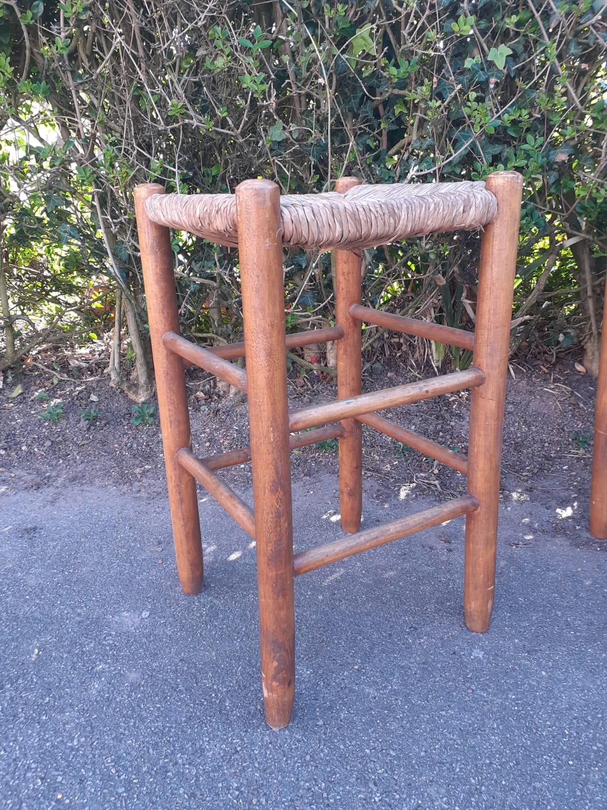 Mid-Century Modern Four Wood and Straw High Stools For Sale