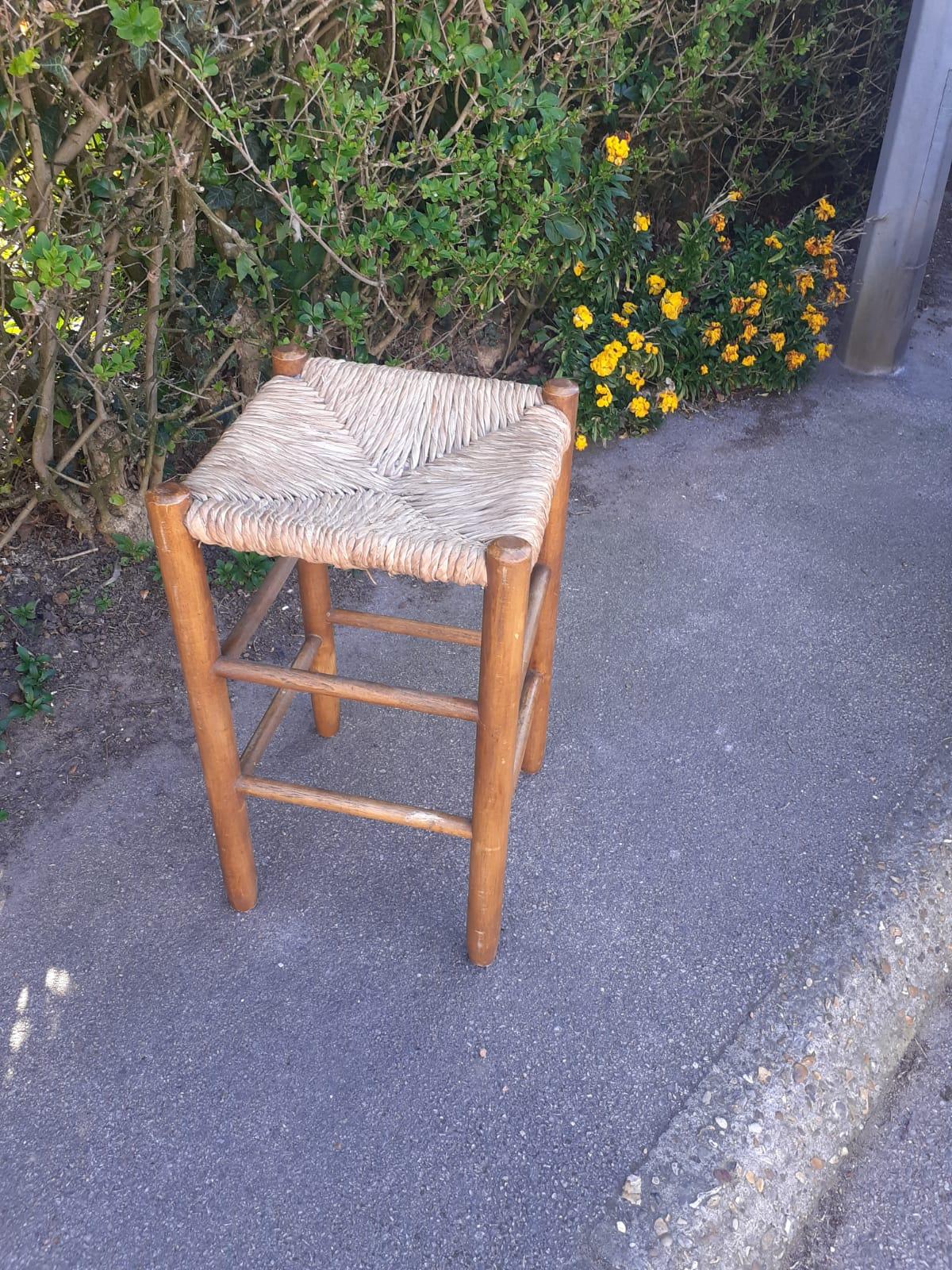 Four Wood and Straw High Stools In Good Condition For Sale In Saint-Ouen, FR