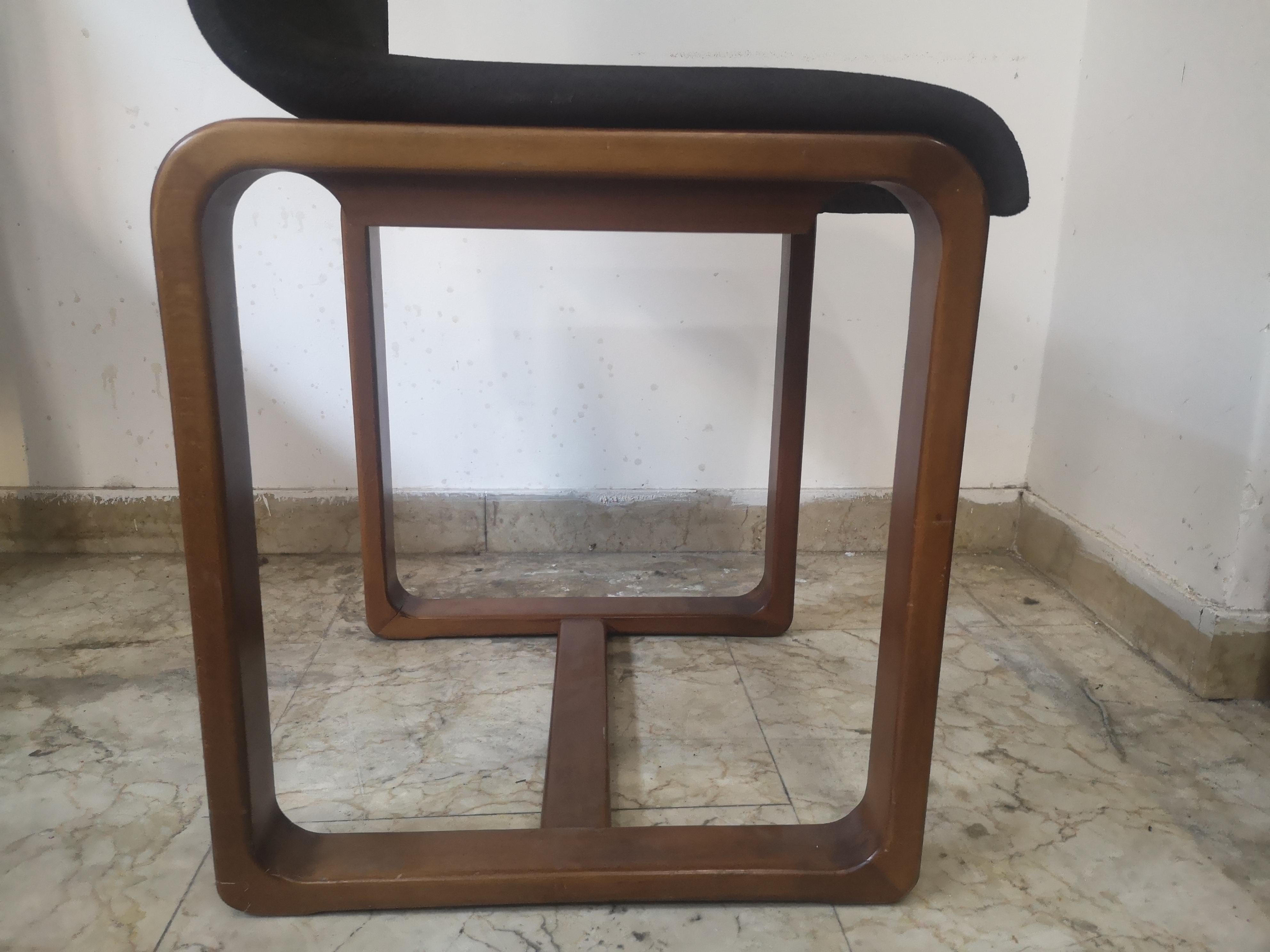 Four wooden and leather chairs in the 1960s Afra & Tobia Scarpa style 5