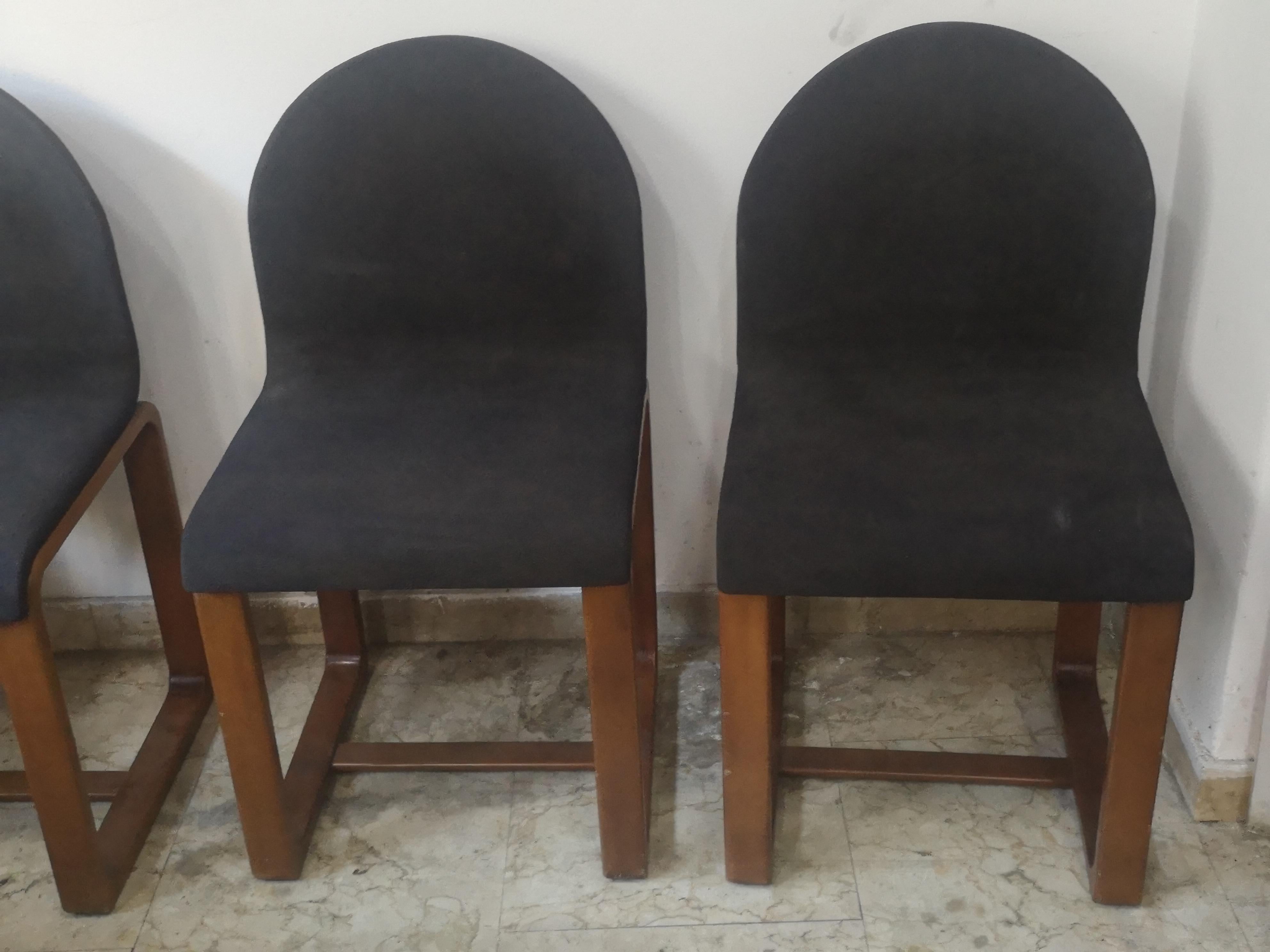 Four wooden and leather chairs in the 1960s Afra & Tobia Scarpa style 8